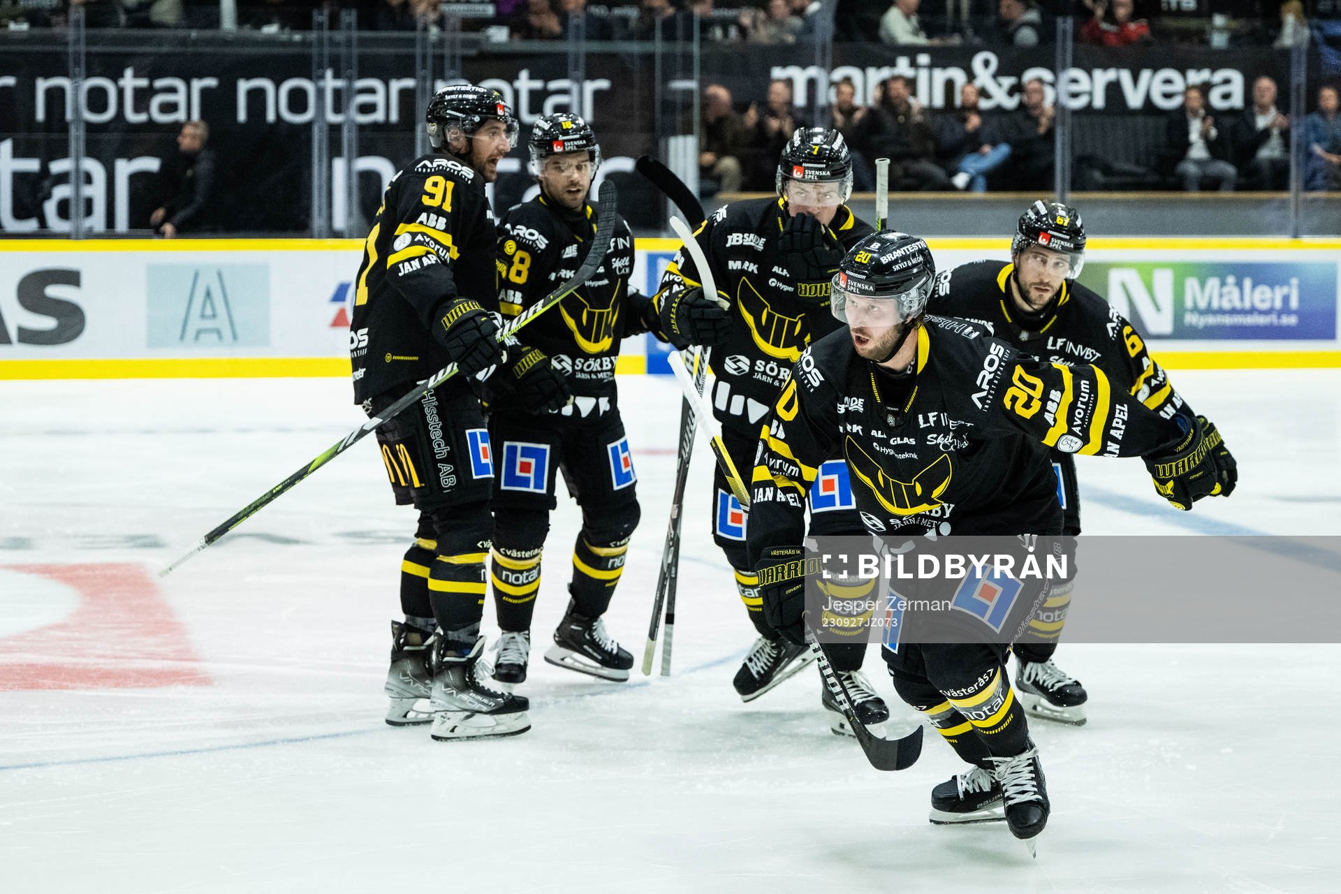 Västerås Erik Flood jublar med lagkamrater