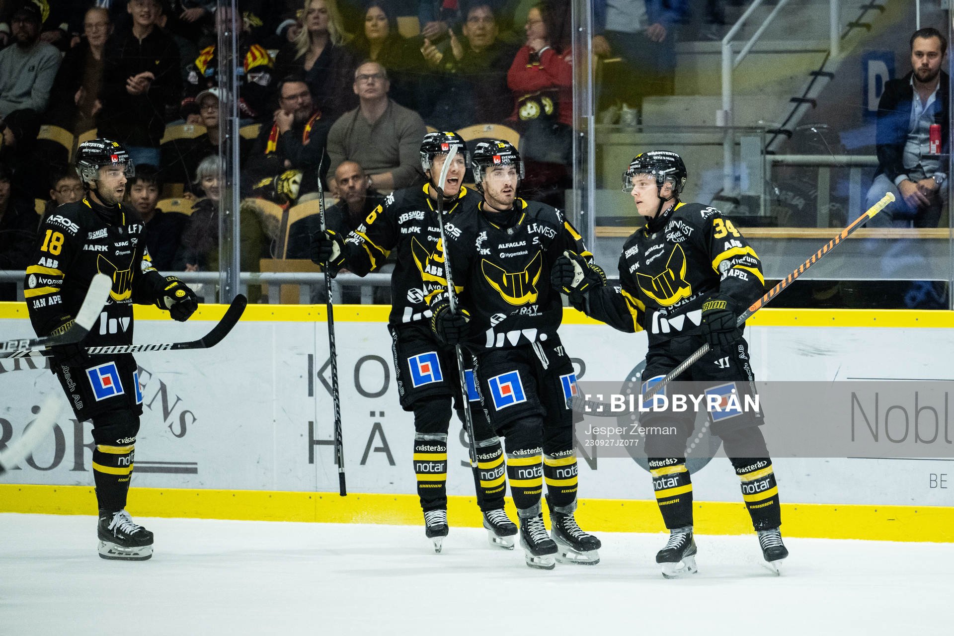 Västerås Kalle Loponen jublar med lagkamrater