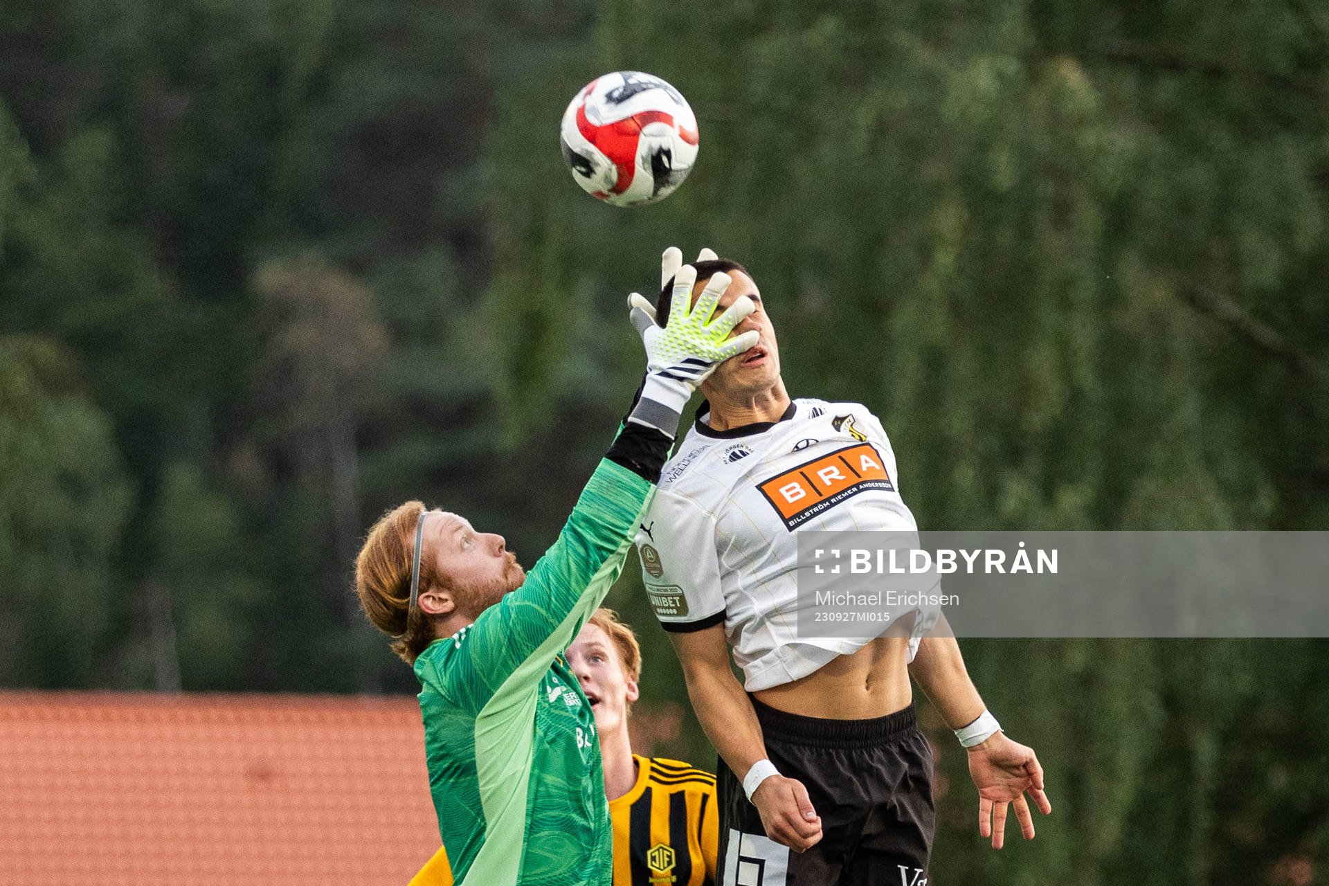 Jonsereds IFs målvakt Jonathan Hernandez och BK Häckens