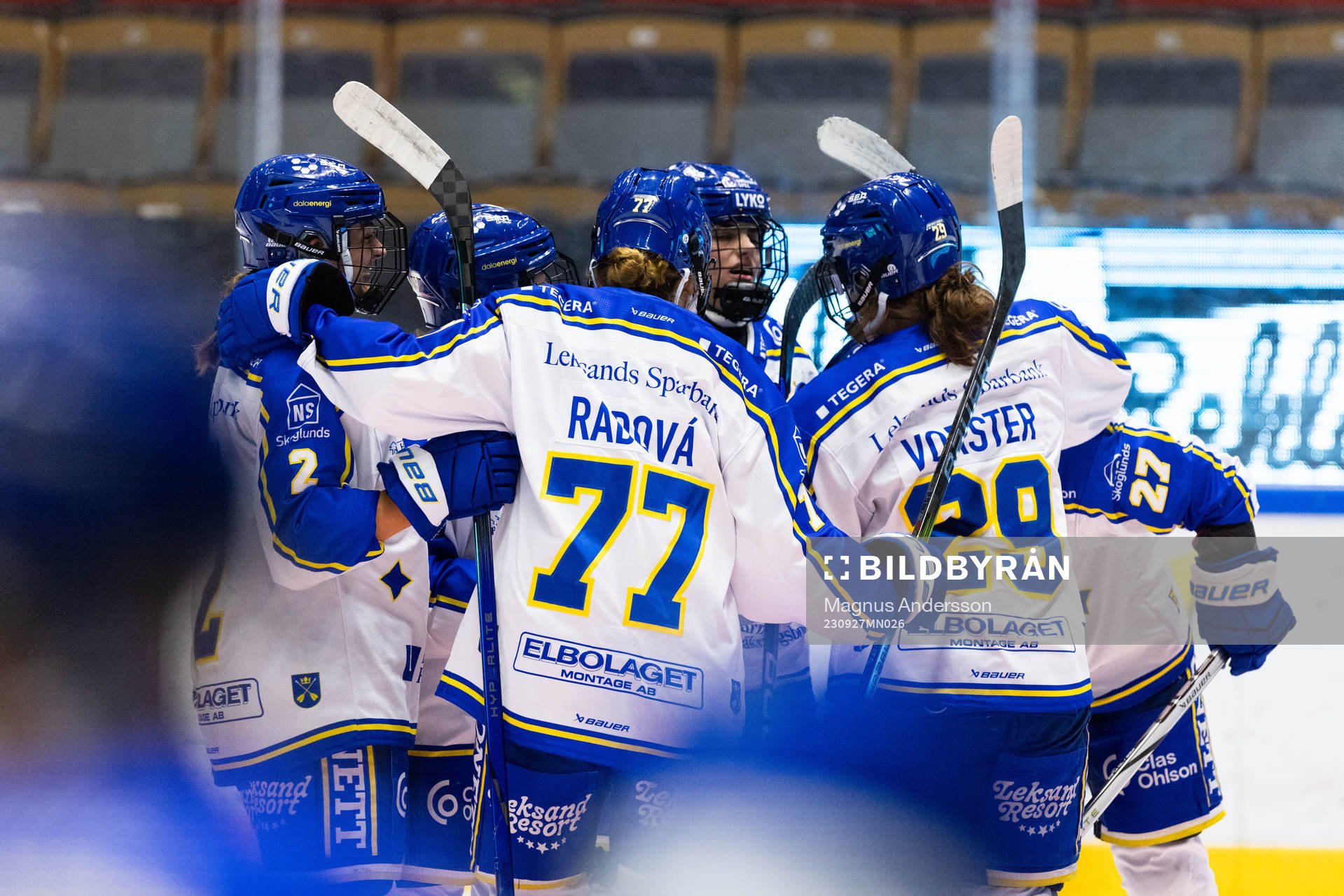 Leksands Shay Maloney jublar med lagkamrater