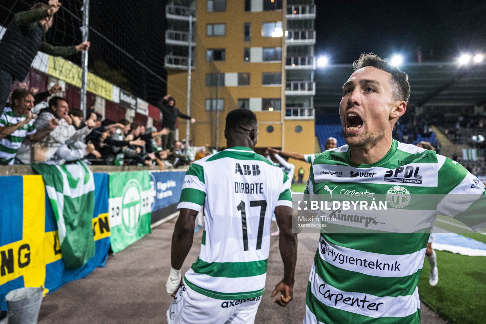 Västerås SKs Filip Tronet jublar 1-2