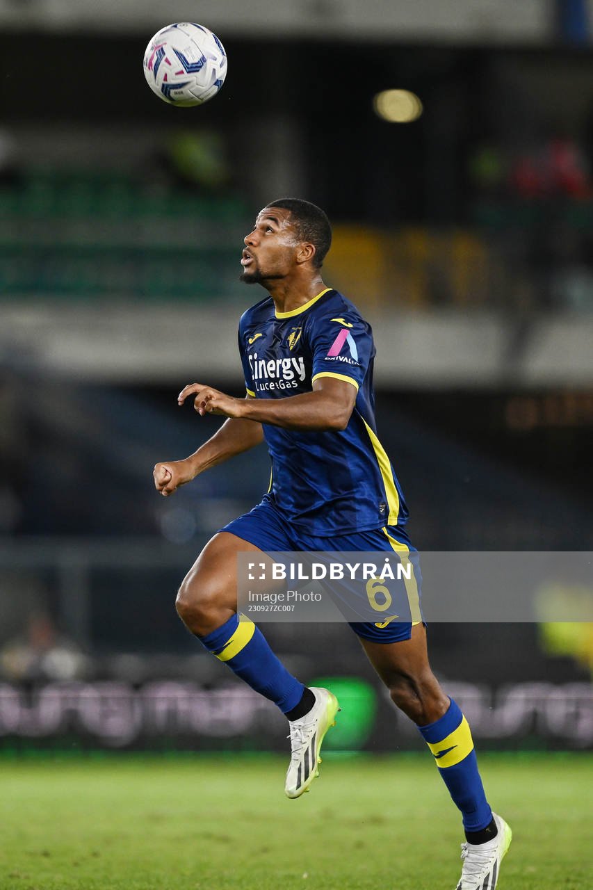  Mg Verona 27/09/2023 - campionato di calcio serie A / Hellas Verona-Atalanta / foto Matteo Gribaudi/Image Sport nella foto: Isak Hien (Hellas Verona).