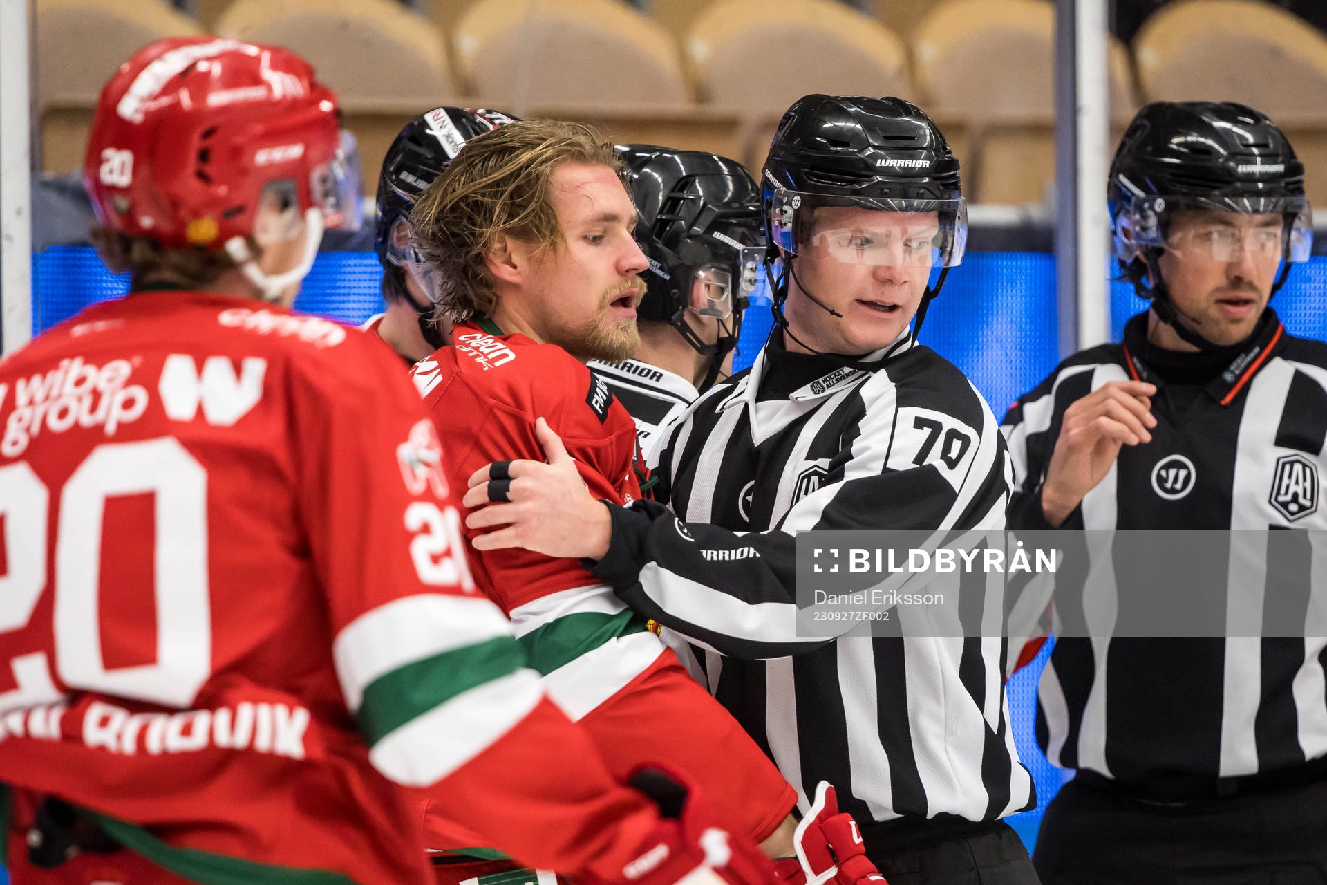 Moras Kristoffer Gunnarsson och Linjedomare Mathias Franzén