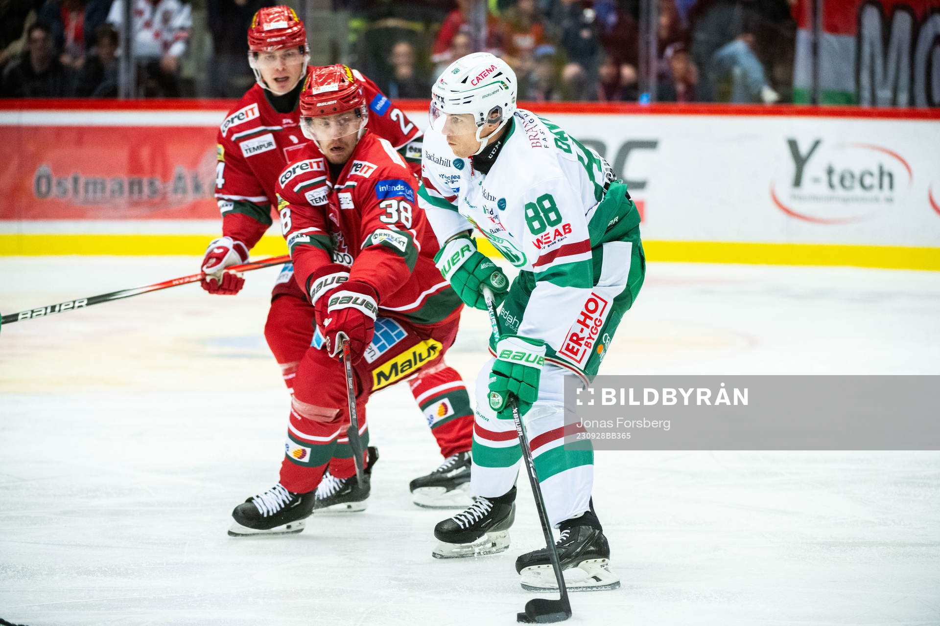 MoDos Johan Södergran och Rögles Brandon Davidson