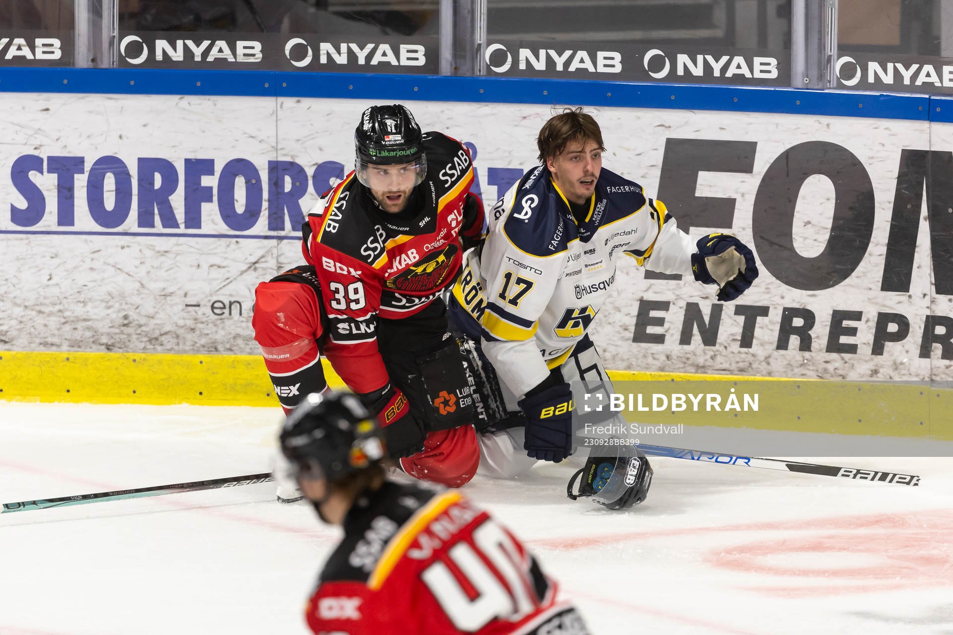 Luleås Pontus Själin  och HV71s Isac Brännström