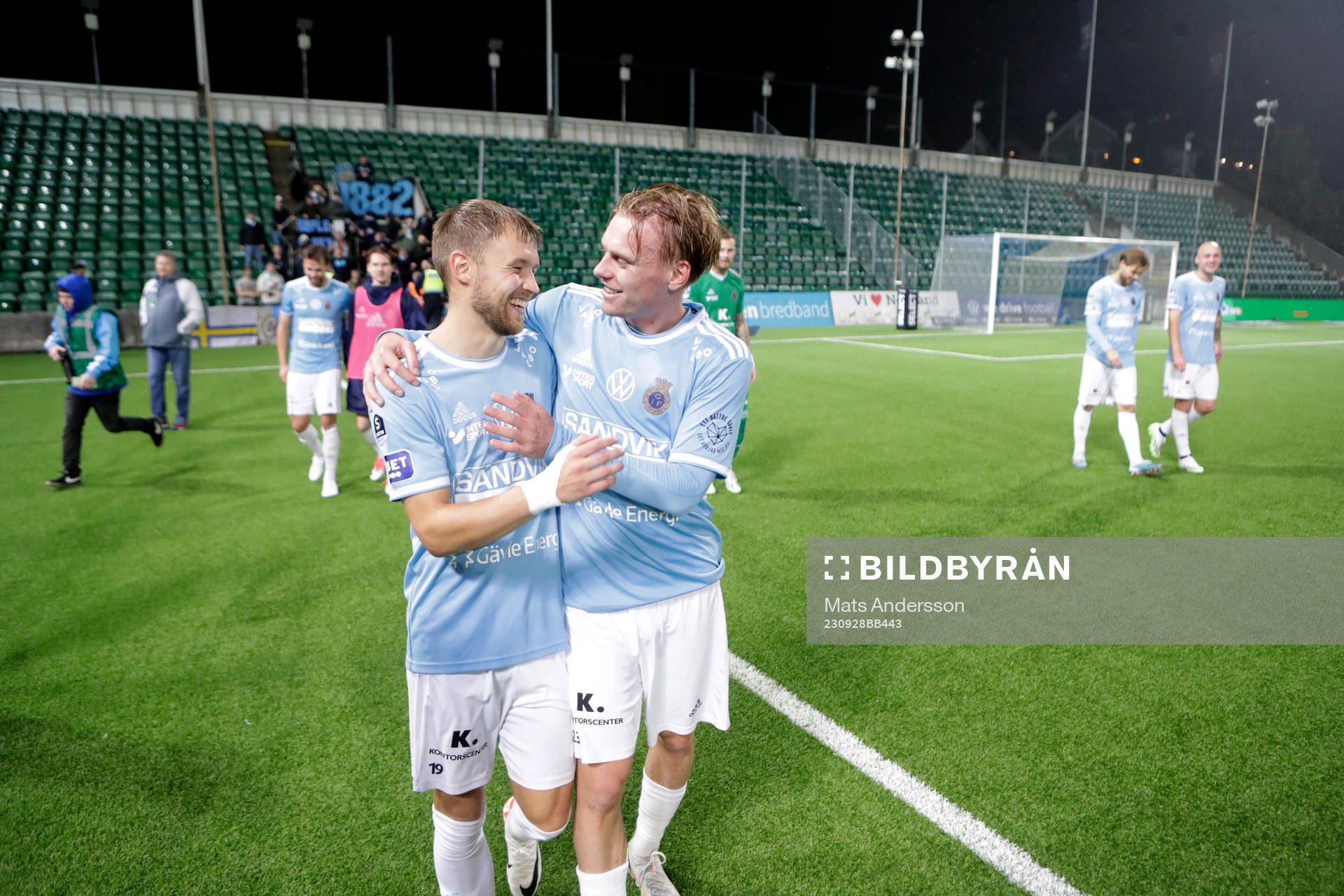 Gefles Christoffer Aspgren och Oskar Karlsson jublar efter fotbollsmatchen i Superettan mellan GIF Sundsvall och Gefle den 28 september 2023 i Sundsvall. 