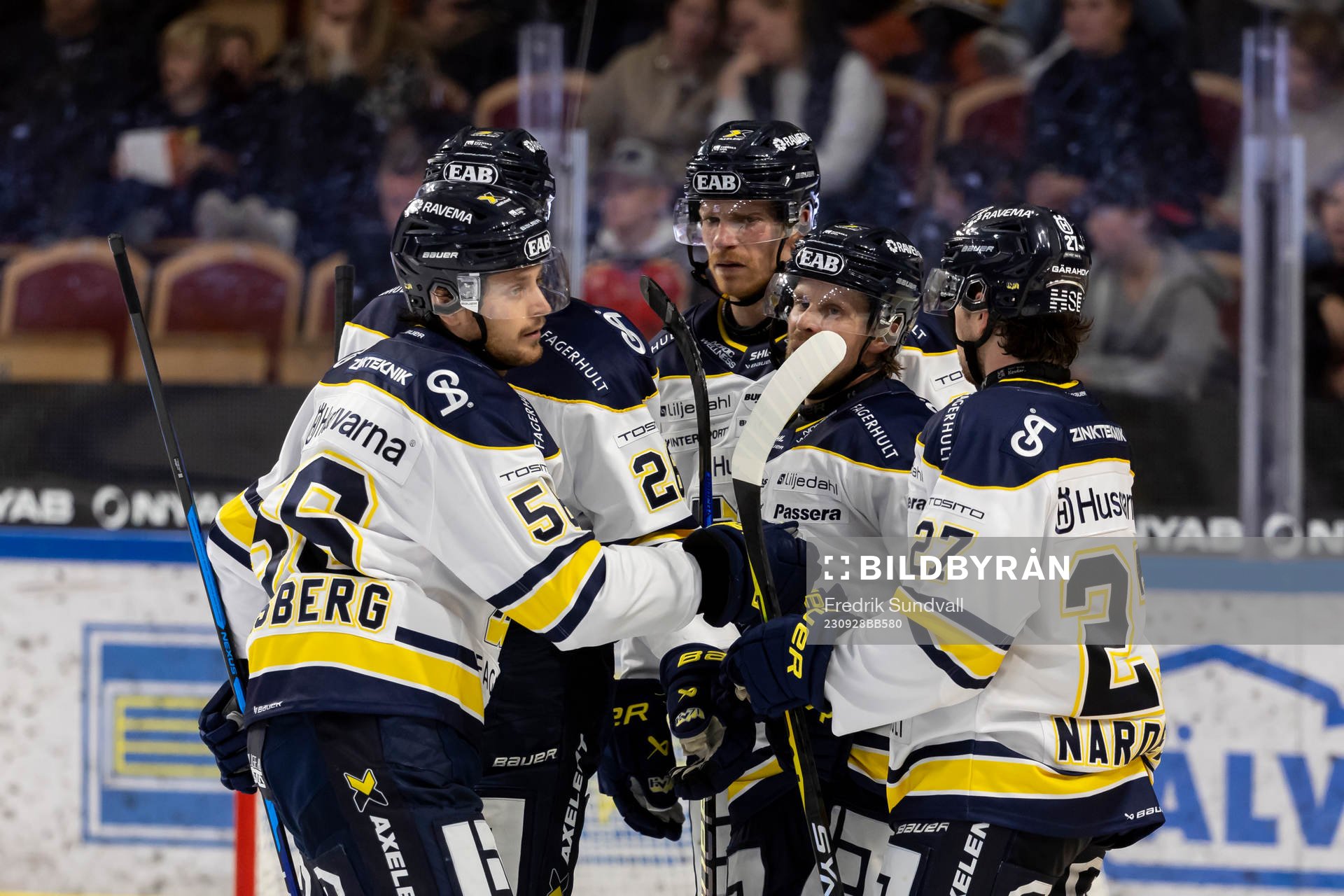 HV71s Fredrik Forsberg jublar