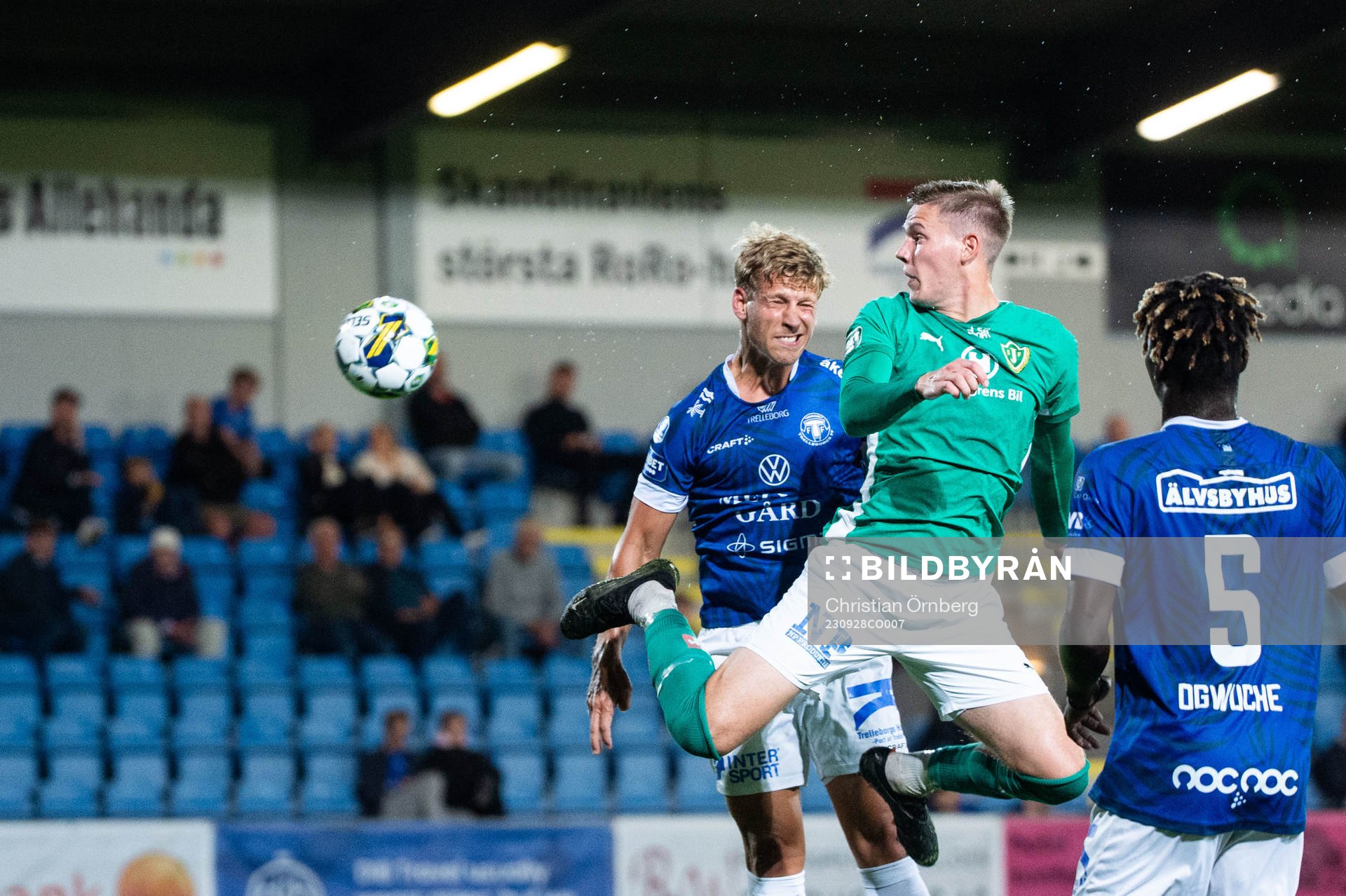 Trelleborgs Tobias Karlsson och Jönköpings Södras Taylor