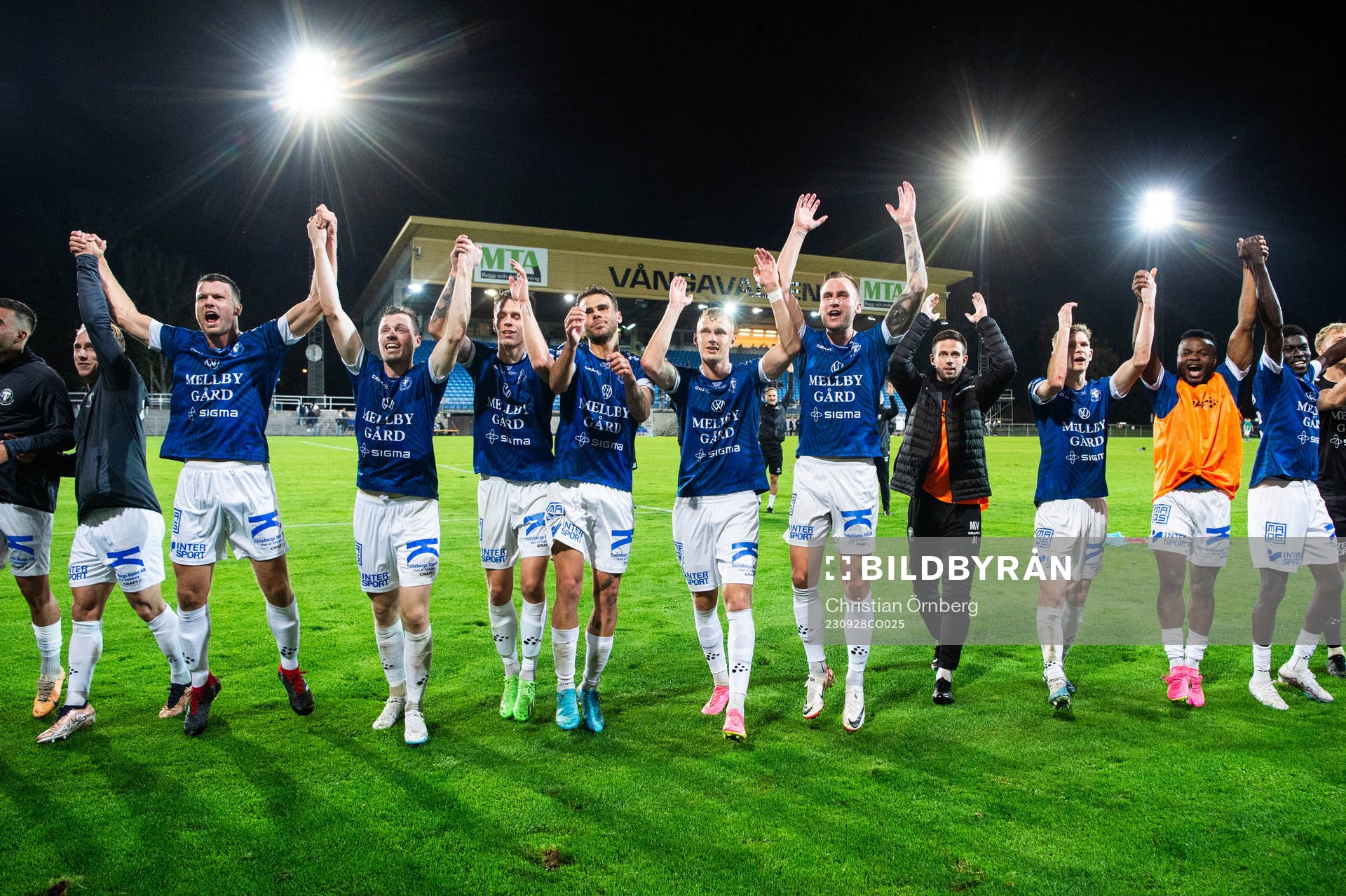 Trelleborgs spelare jublar efter fotbollsmatchen i Superettan mellan Trelleborg och Jönköpings Södra den 28 september 2023 i Trelleborg. 