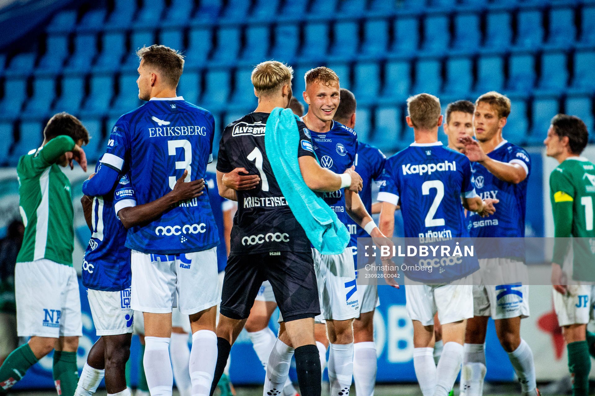 Trelleborgs Liam Olausson jublar med lagkamraterna