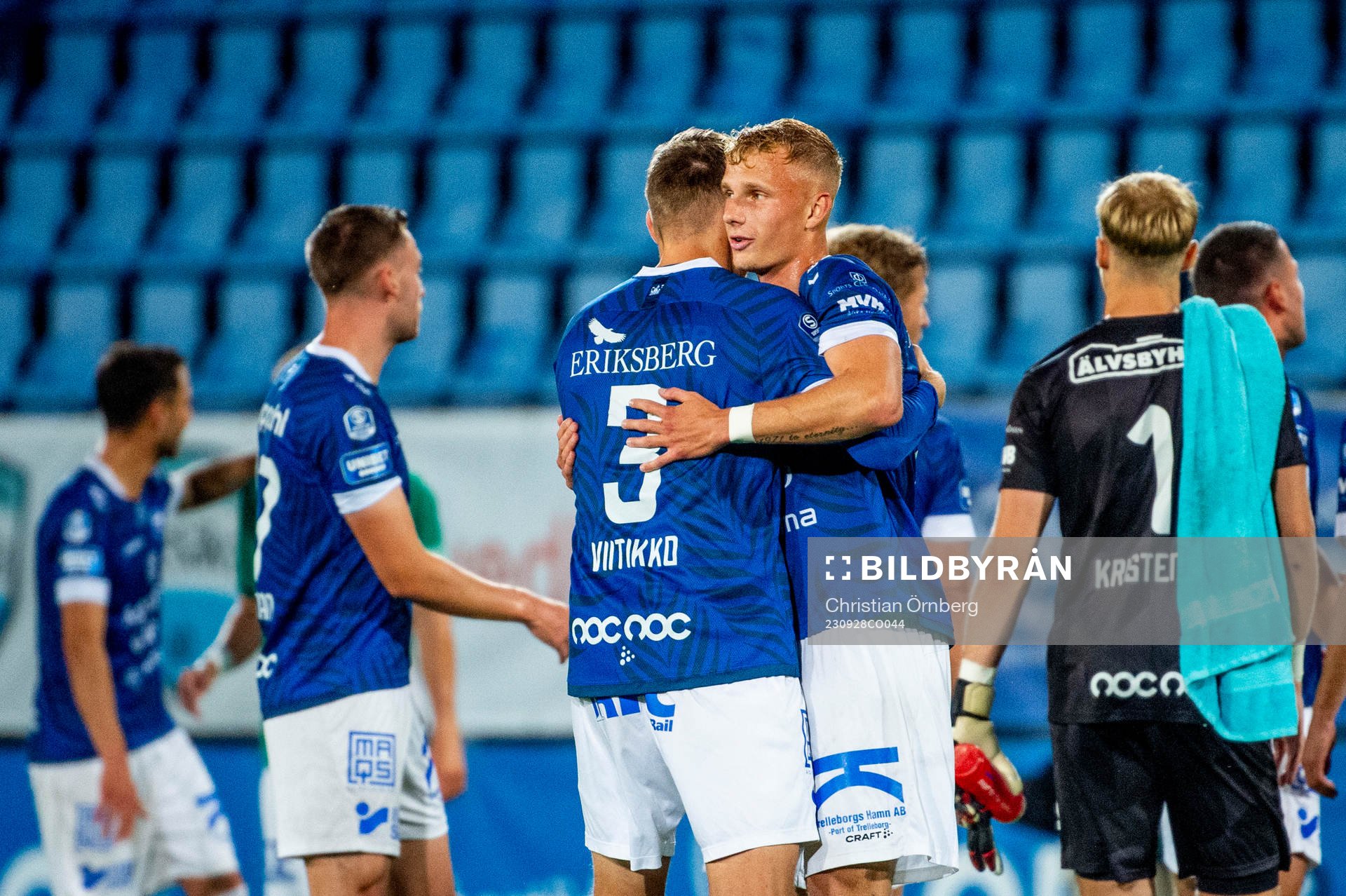 Trelleborgs Liam Olausson jublar med lagkamraterna
