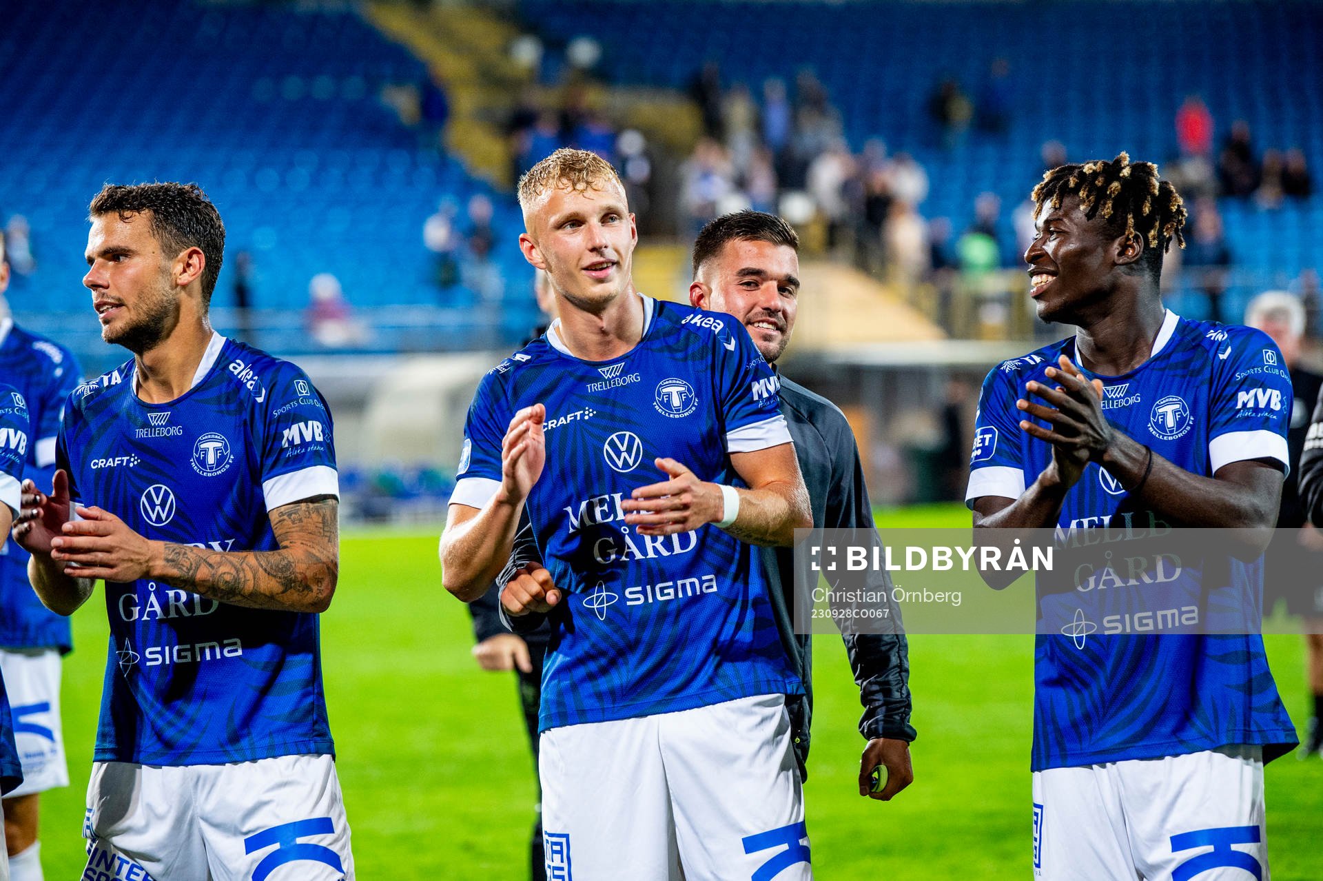 Trelleborgs Liam Olausson jublar med lagkamraterna