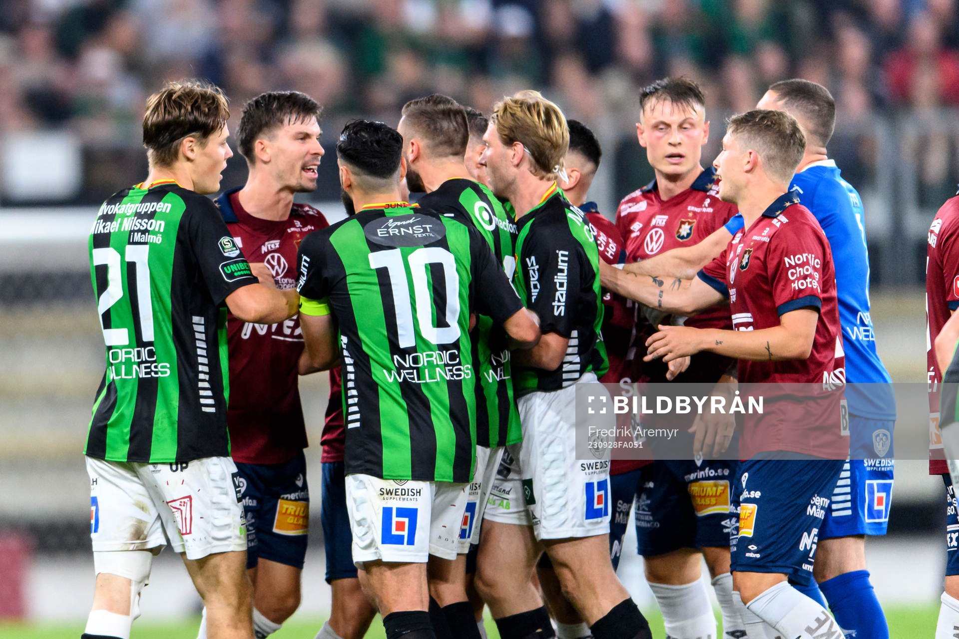 Irriterat mellan de båda lagens spelare