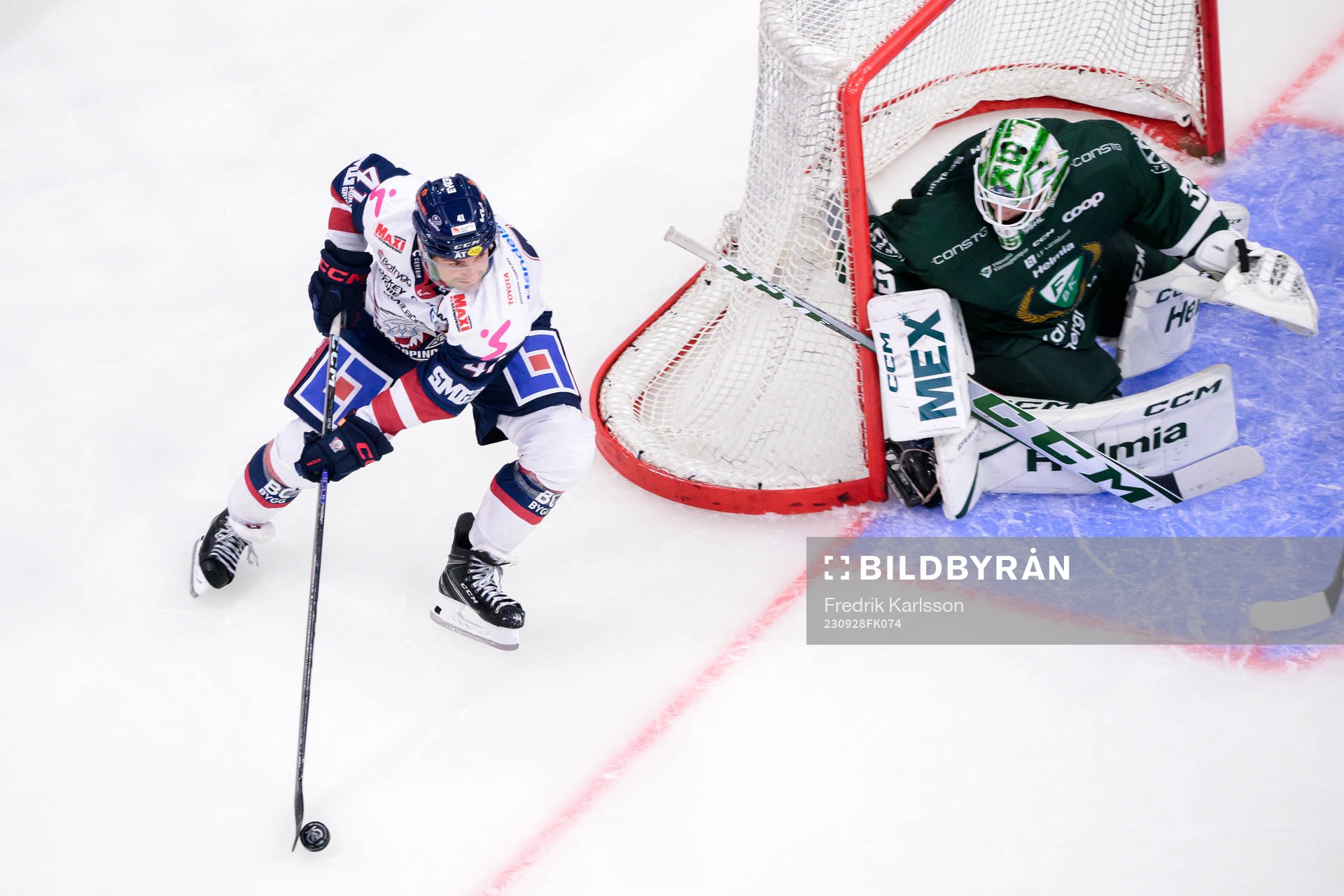 Linköpings Broc Little och Färjestads målvakt Carl