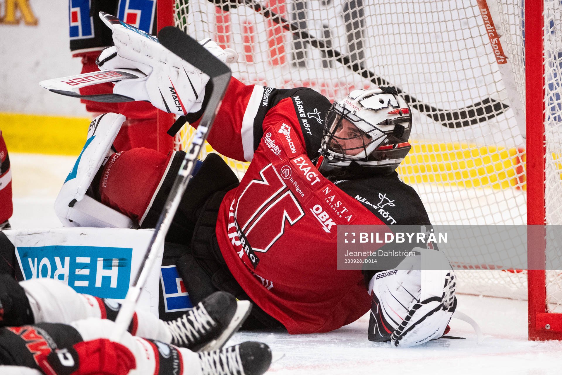 Örebros målvakt Jhonas Enroth deppar