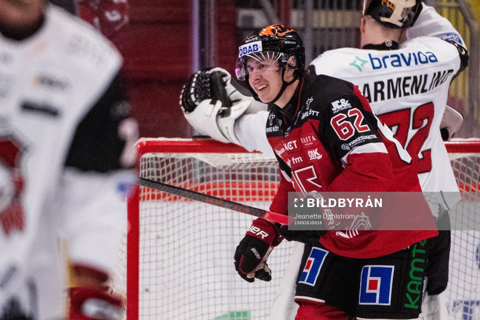 Örebros Robert Leino jublar