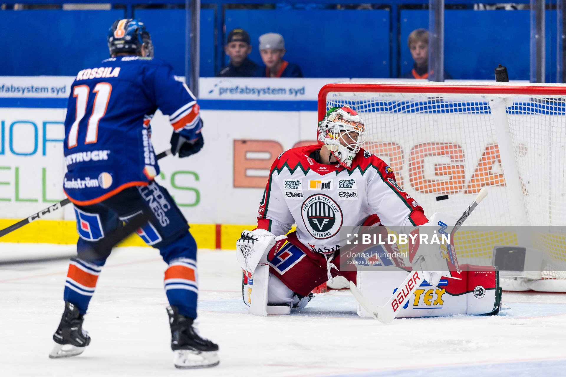 Växjös Kalle Kossila gör 3-1 bakom Frölundas Frederik