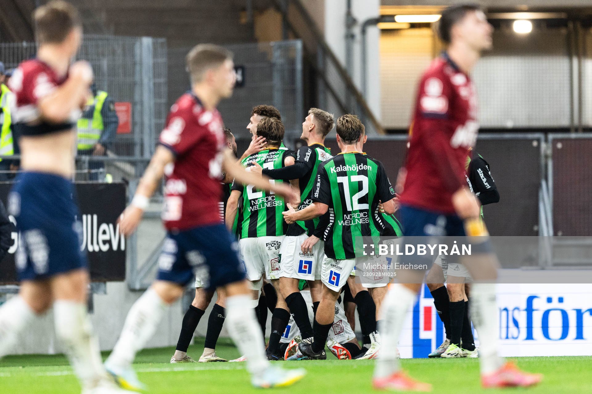 GAIS Mervan Celik jublar med lagkamrater