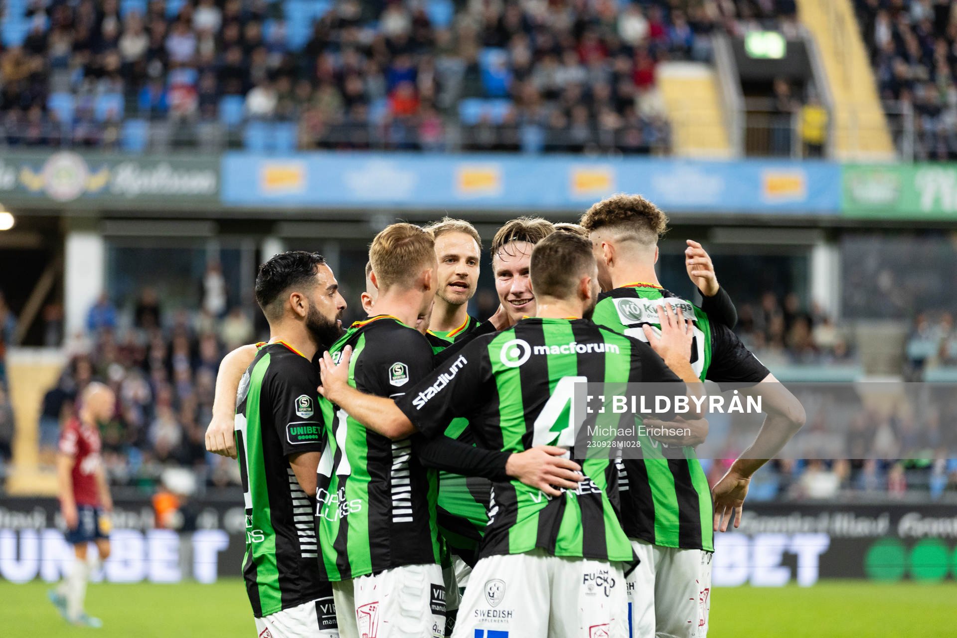 GAIS Robin Frej jublar med lagkamrater