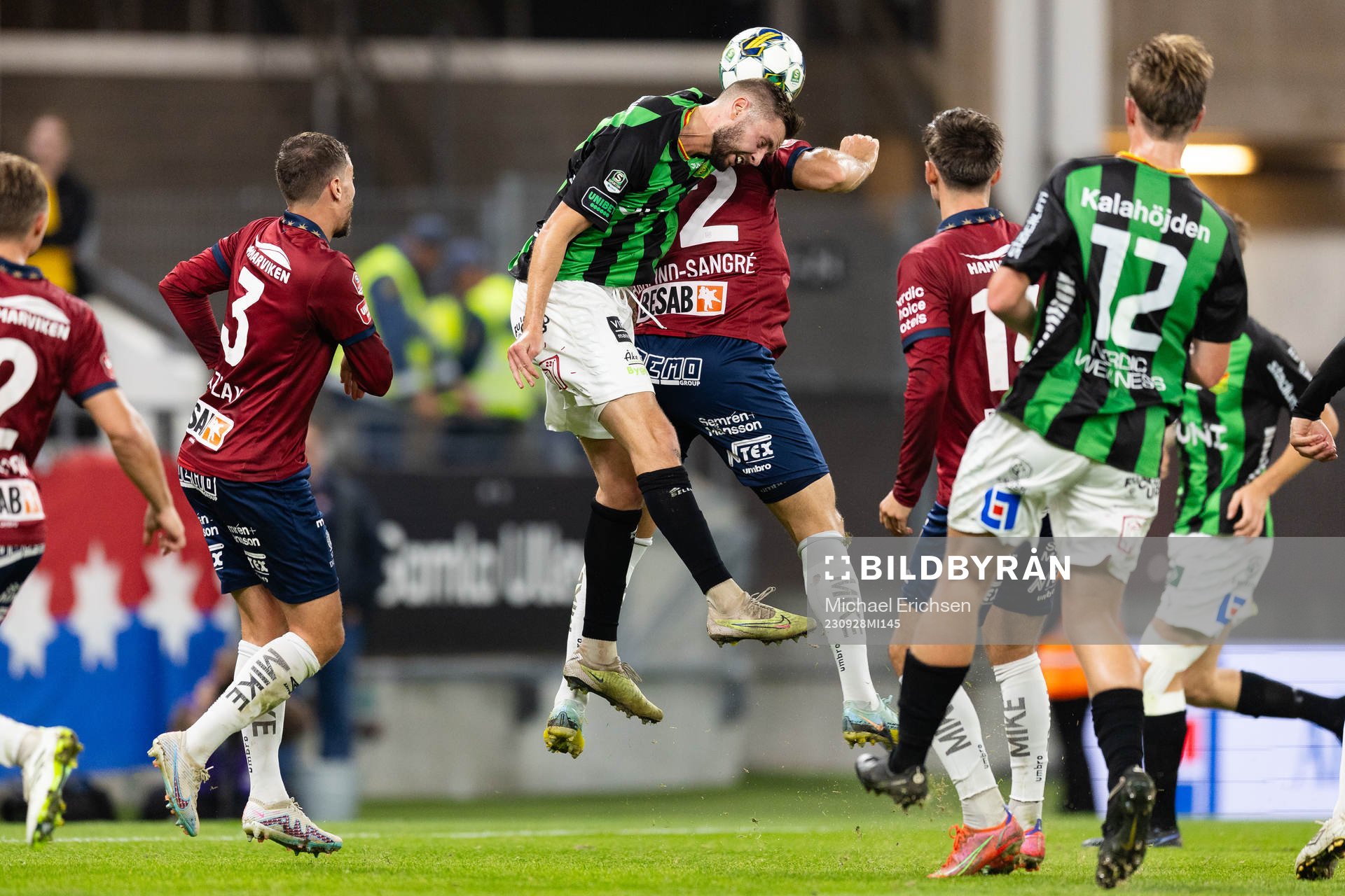 GAIS Axel Norén i kamp med Örgrytes Marcus Haglind Sangre under fotbollsmatchen i Superettan mellan Örgryte och GAIS den 28 september 2023 i Göteborg.