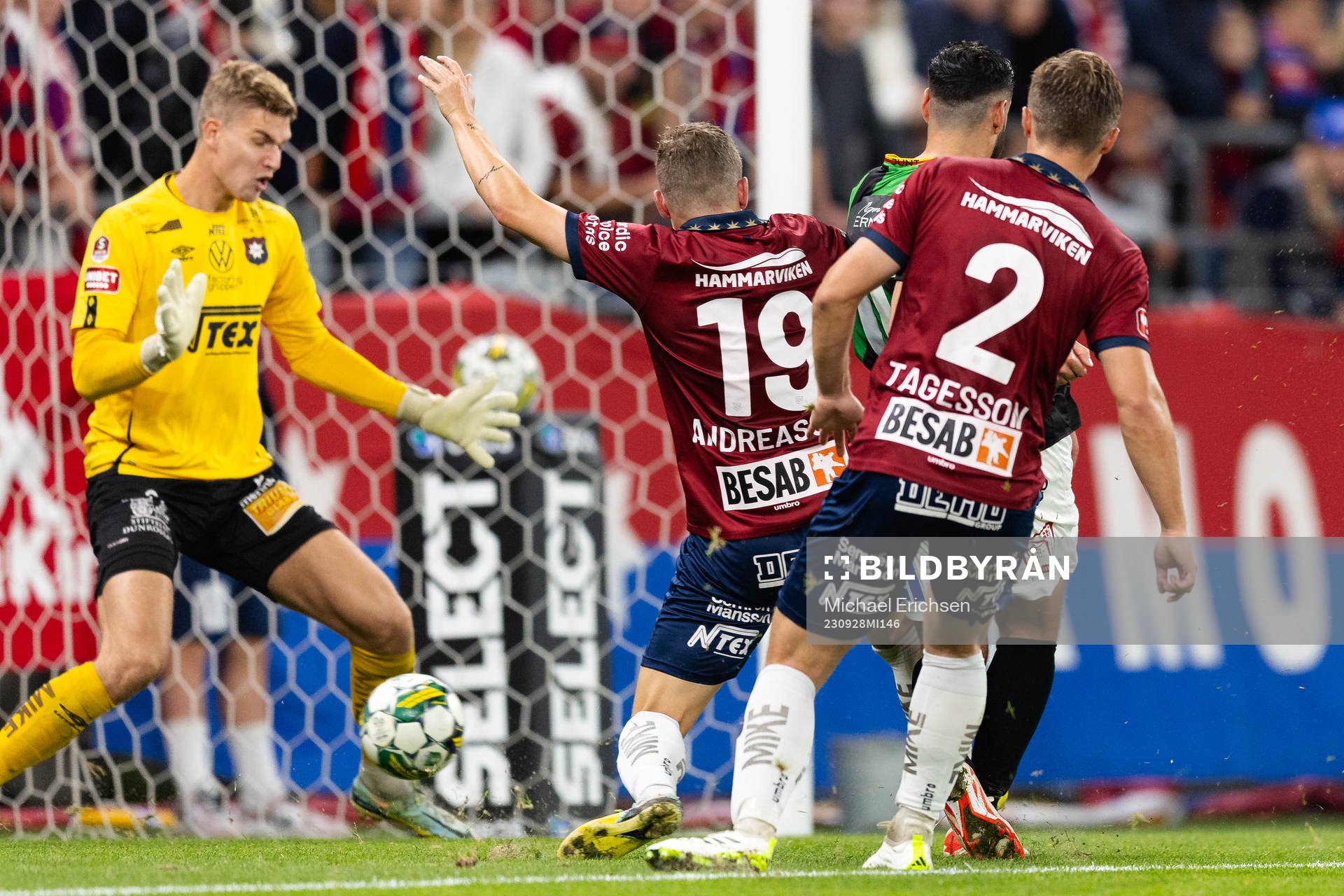 GAIS Mervan Celik skjuter 0-2 på Örgrytes målvakt