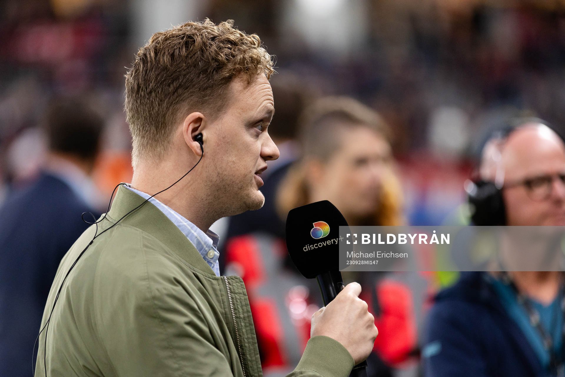 Göteborgs-Postens Philip Trollér intervjuas i discovery+ under fotbollsmatchen i Superettan mellan Örgryte och GAIS den 28 september 2023 i Göteborg.