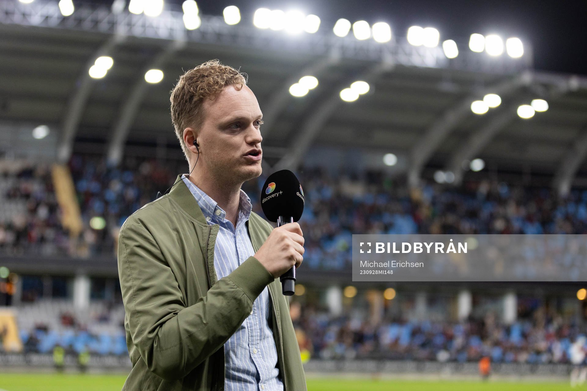 Göteborgs-Postens Philip Trollér intervjuas i discovery+ under fotbollsmatchen i Superettan mellan Örgryte och GAIS den 28 september 2023 i Göteborg.