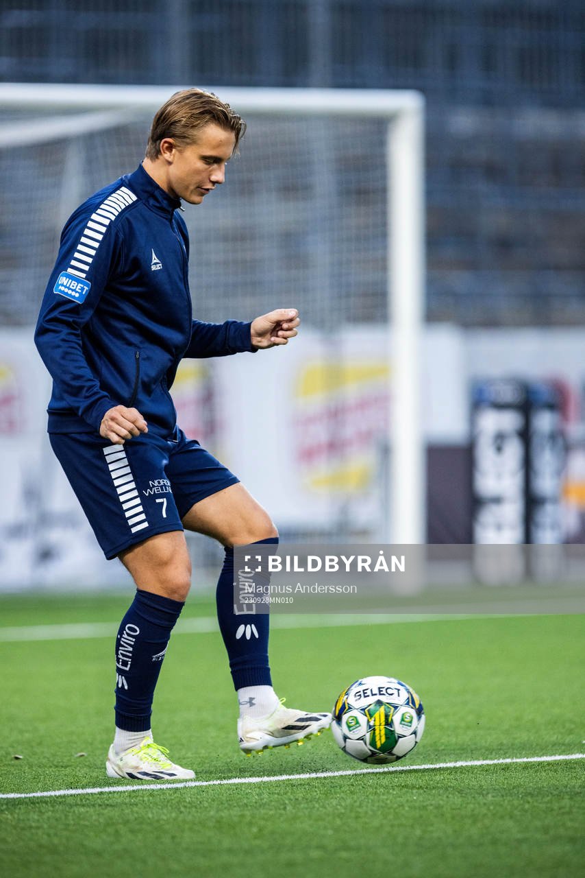Utsiktens Linus Carlstrand på uppvärmningen