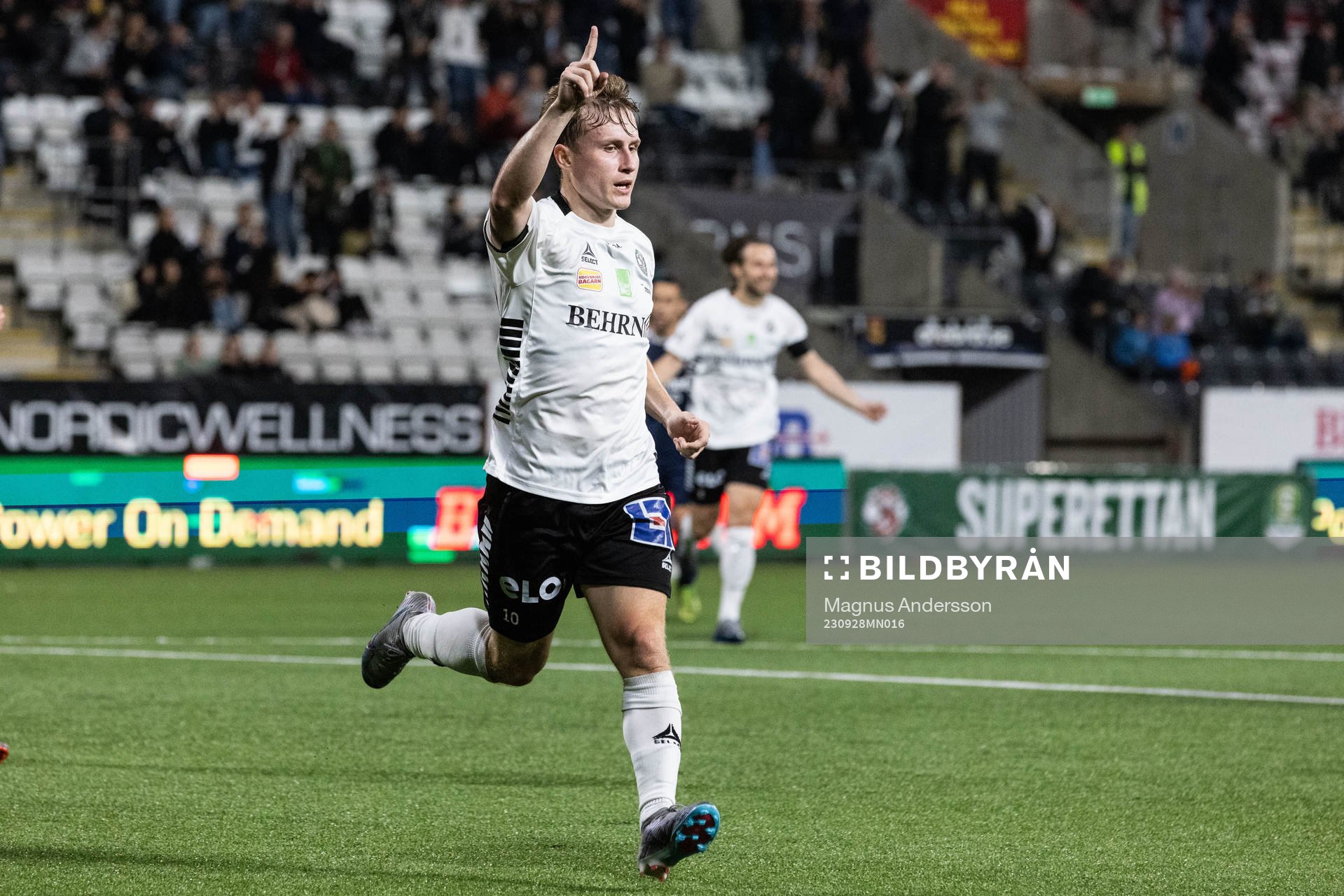 Örebros Victor Backman jublar efter 3-0 under fotbollsmatchen i Superettan mellan Örebro och Utsikten den 28 september 2023 i Örebro. 