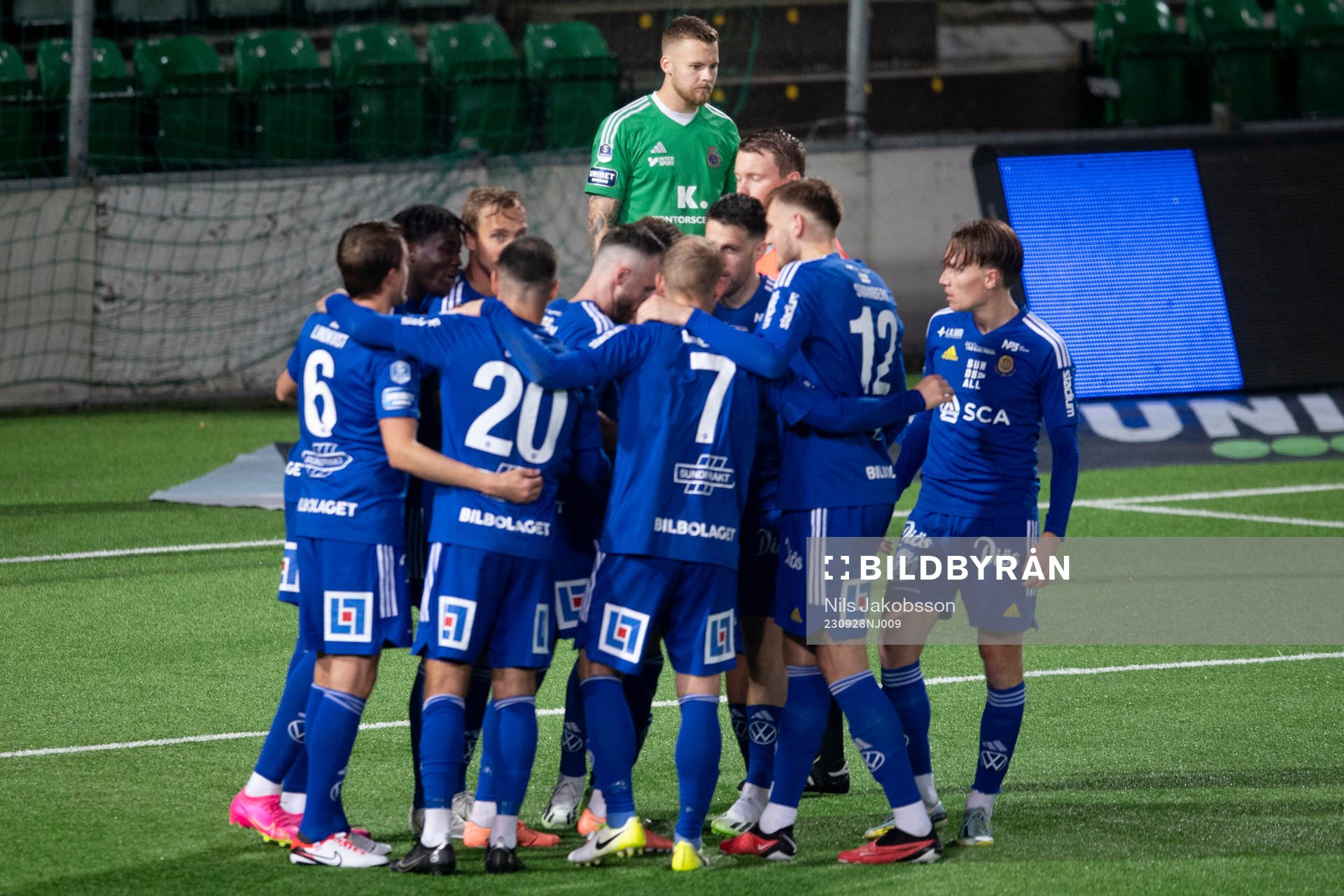 Gefles målvakt Robin Wallinder deppar
