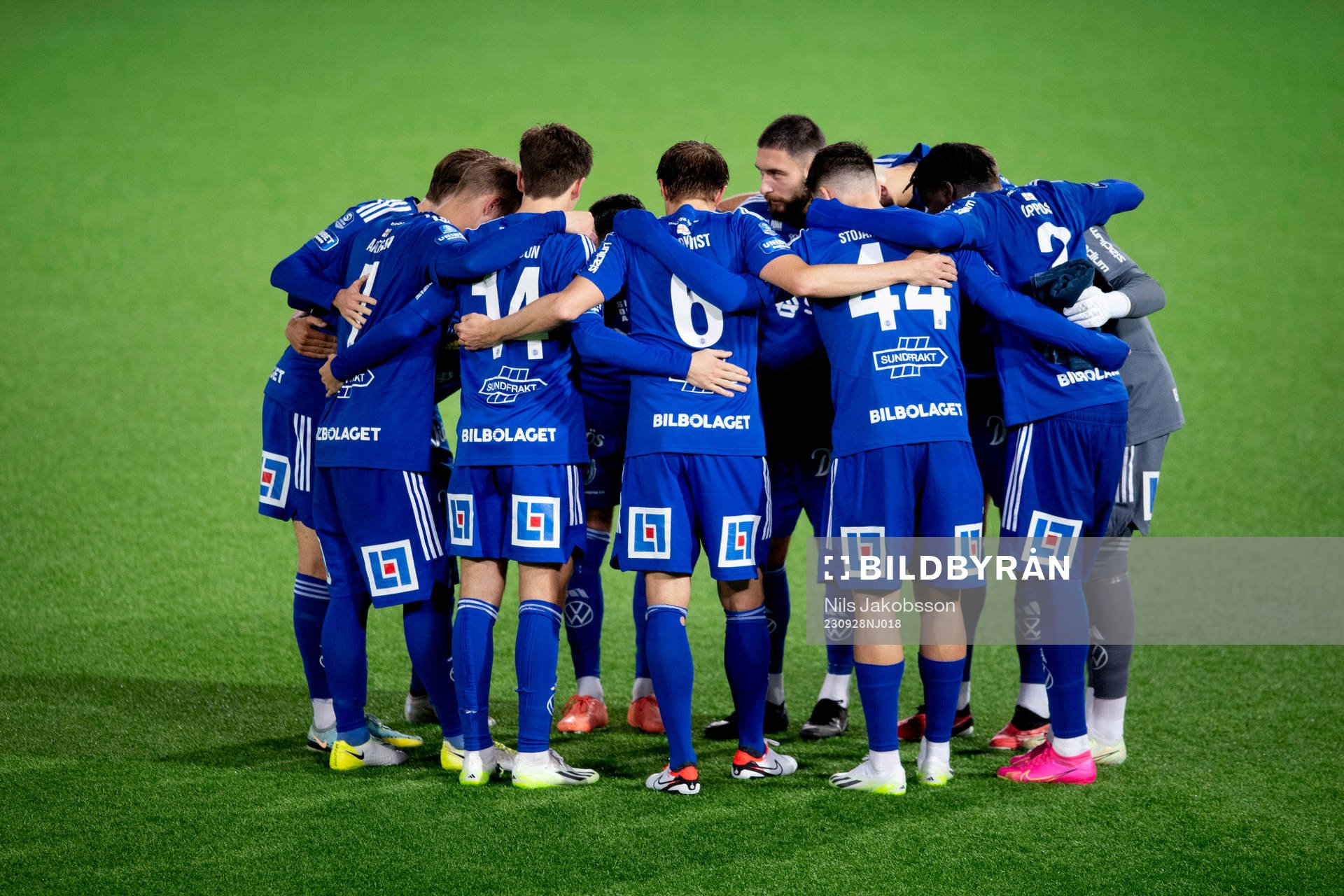 GIF Sundsvalls samlar sig under fotbollsmatchen i Superettan mellan GIF Sundsvall och Gefle den 28 september 2023 i Sundsvall. 