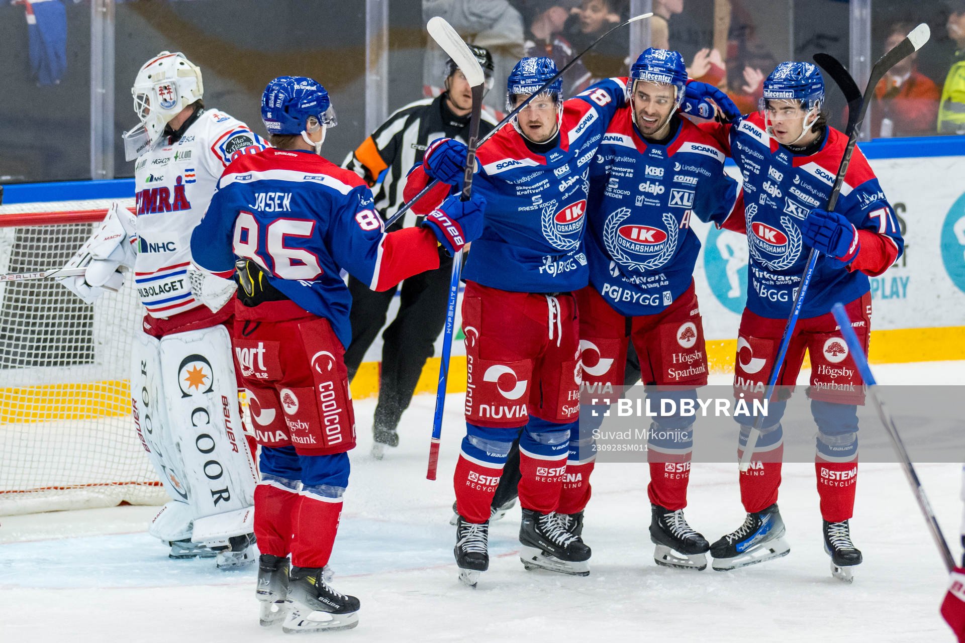 Oskarshamns Ahti Oksanen jublar med lagkamrater