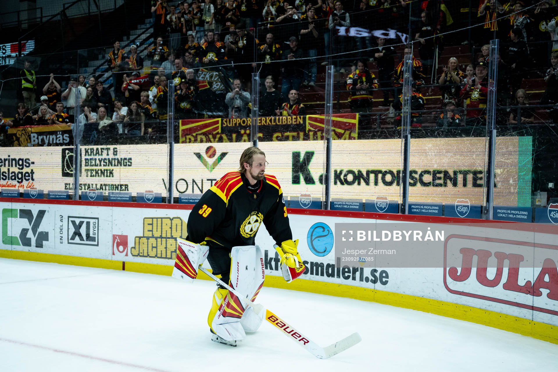 Brynäs målvakt Anders Lindbäck jublar