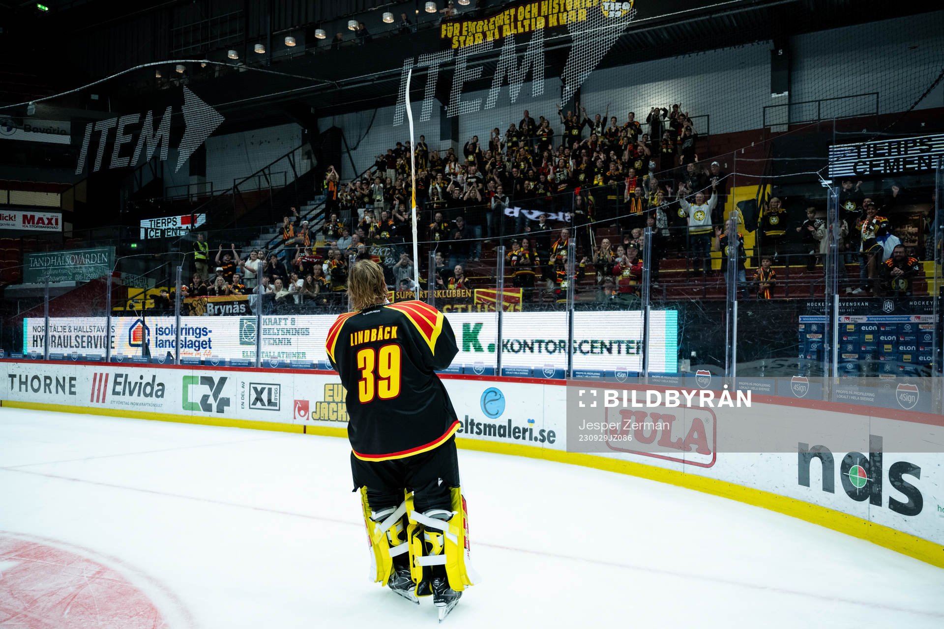 Brynäs målvakt Anders Lindbäck jublar