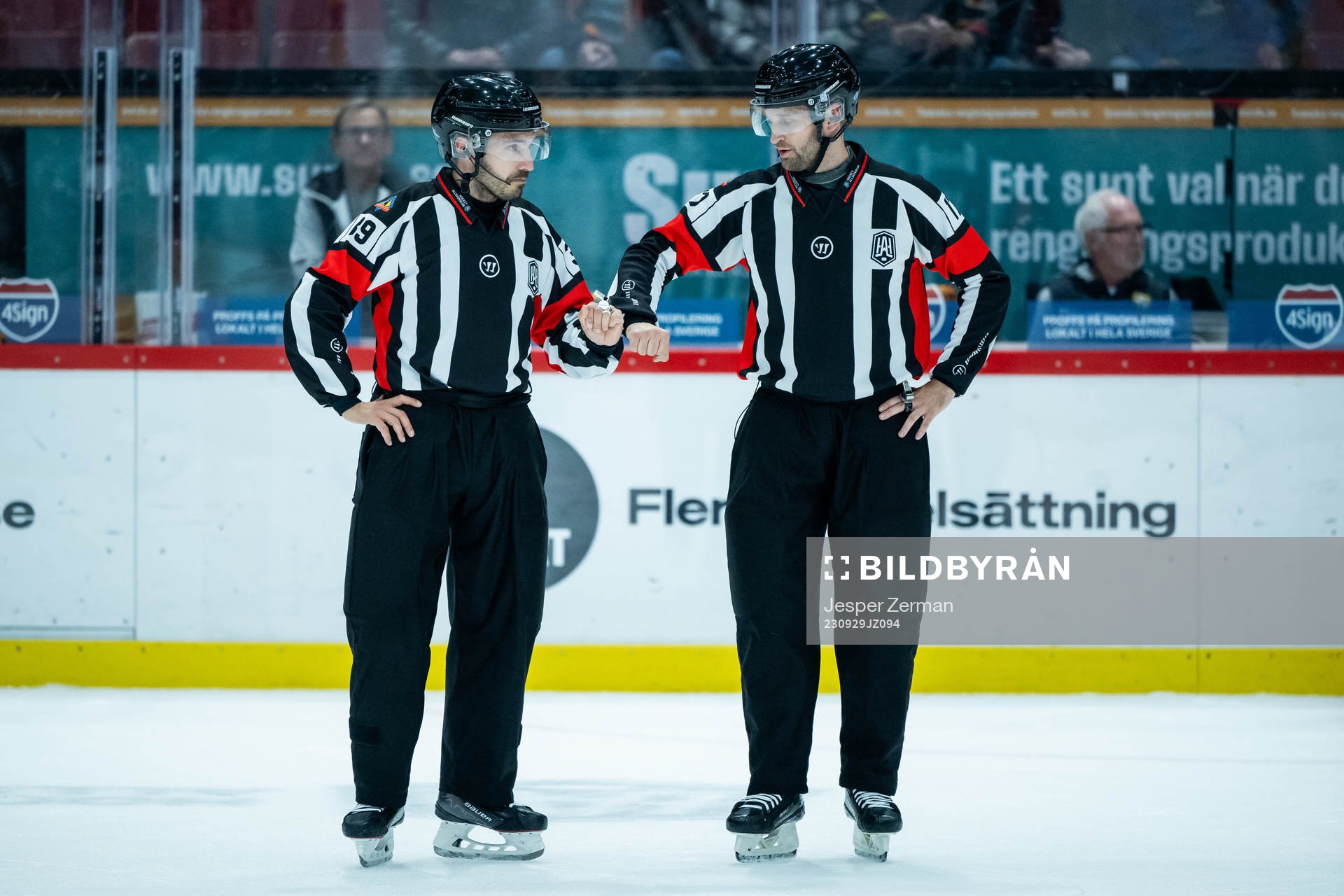 Domare Mattias Enroth och Niklas Johansson
