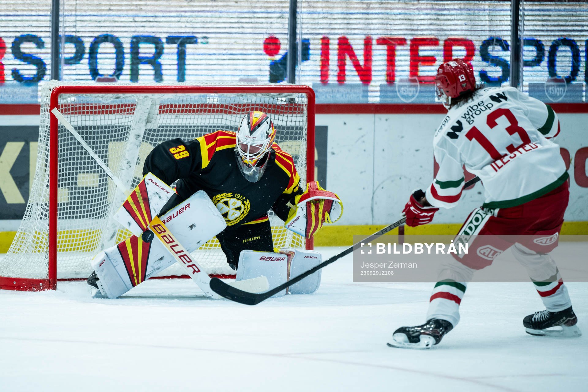 Brynäs målvakt Anders Lindbäck och Moras Fabian Ilestedt