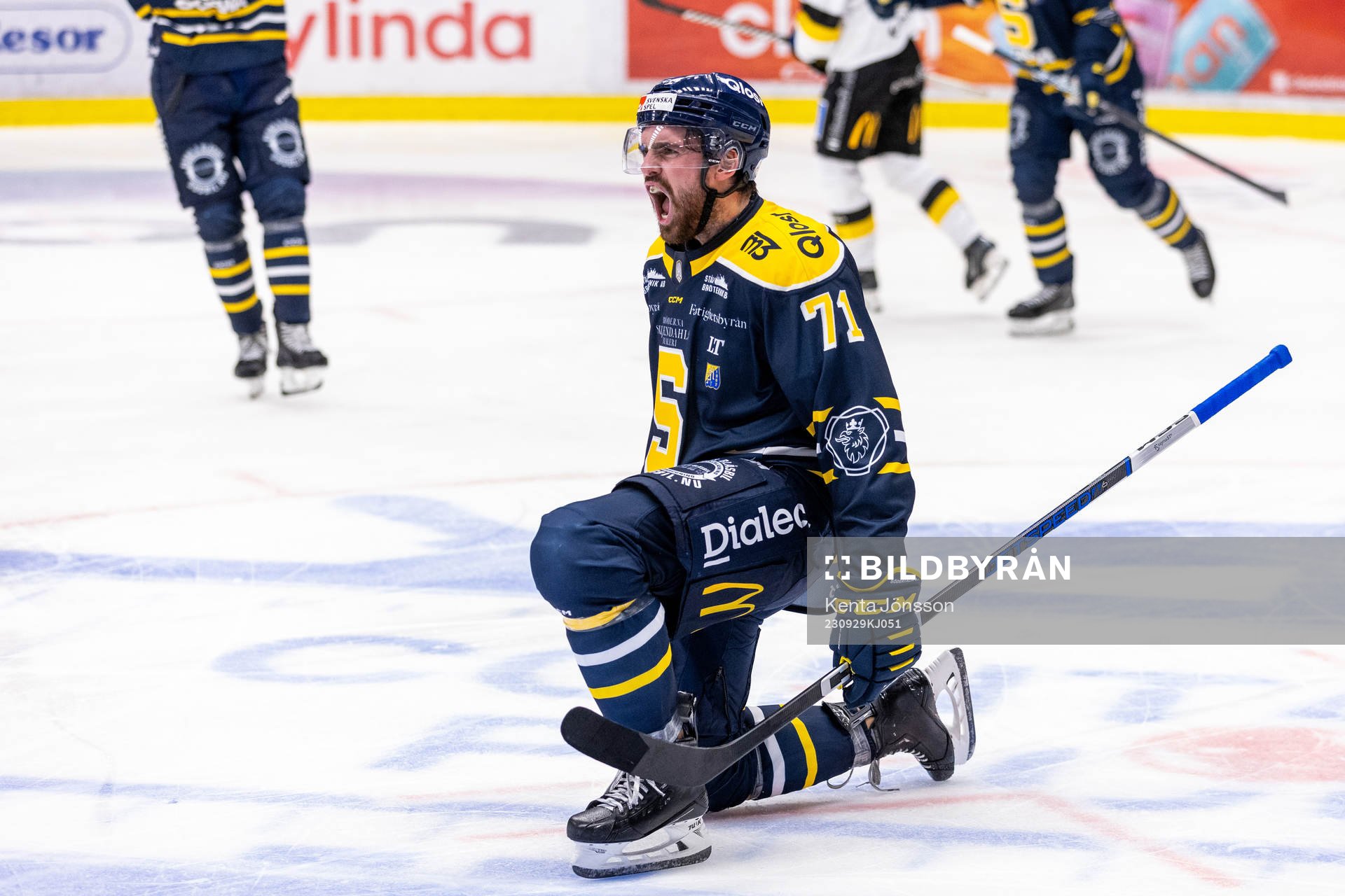 Södertäljes Dominic Turgeon jublar