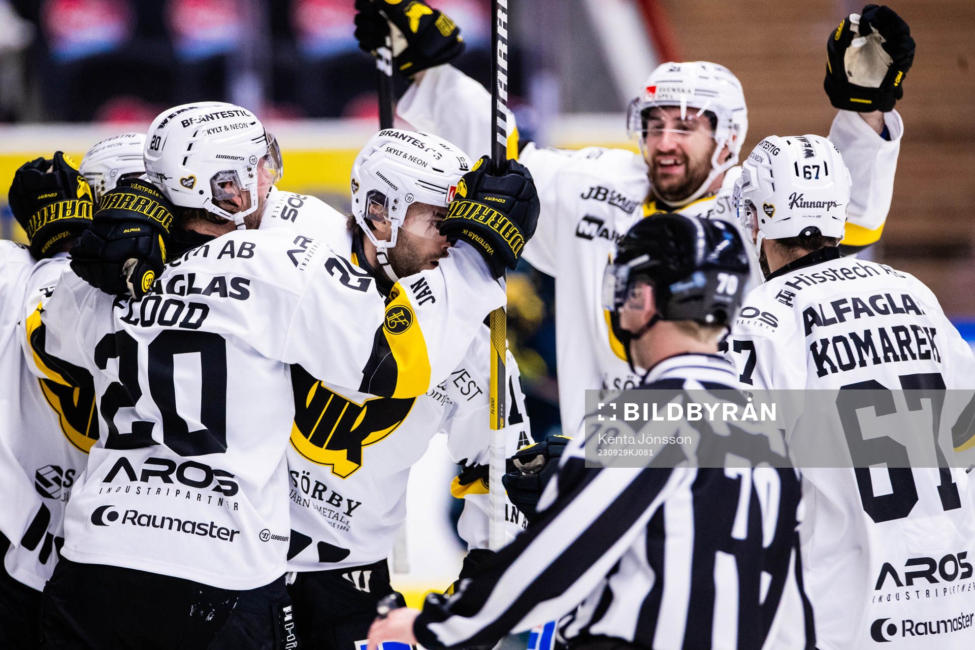 Västerås Shane Gersich (m) jublar med lagkamrater