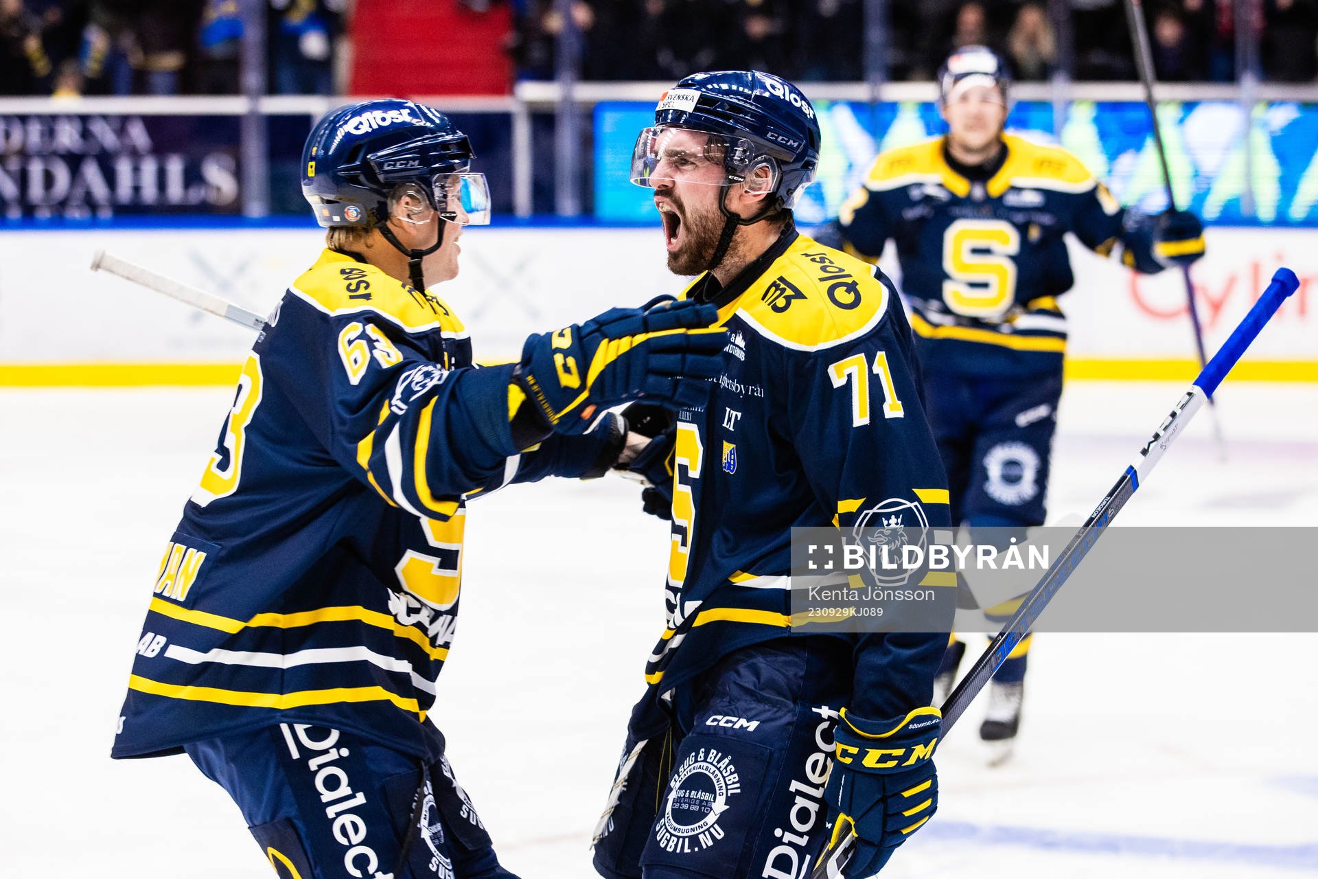 Södertäljes Dominic Turgeon jublar