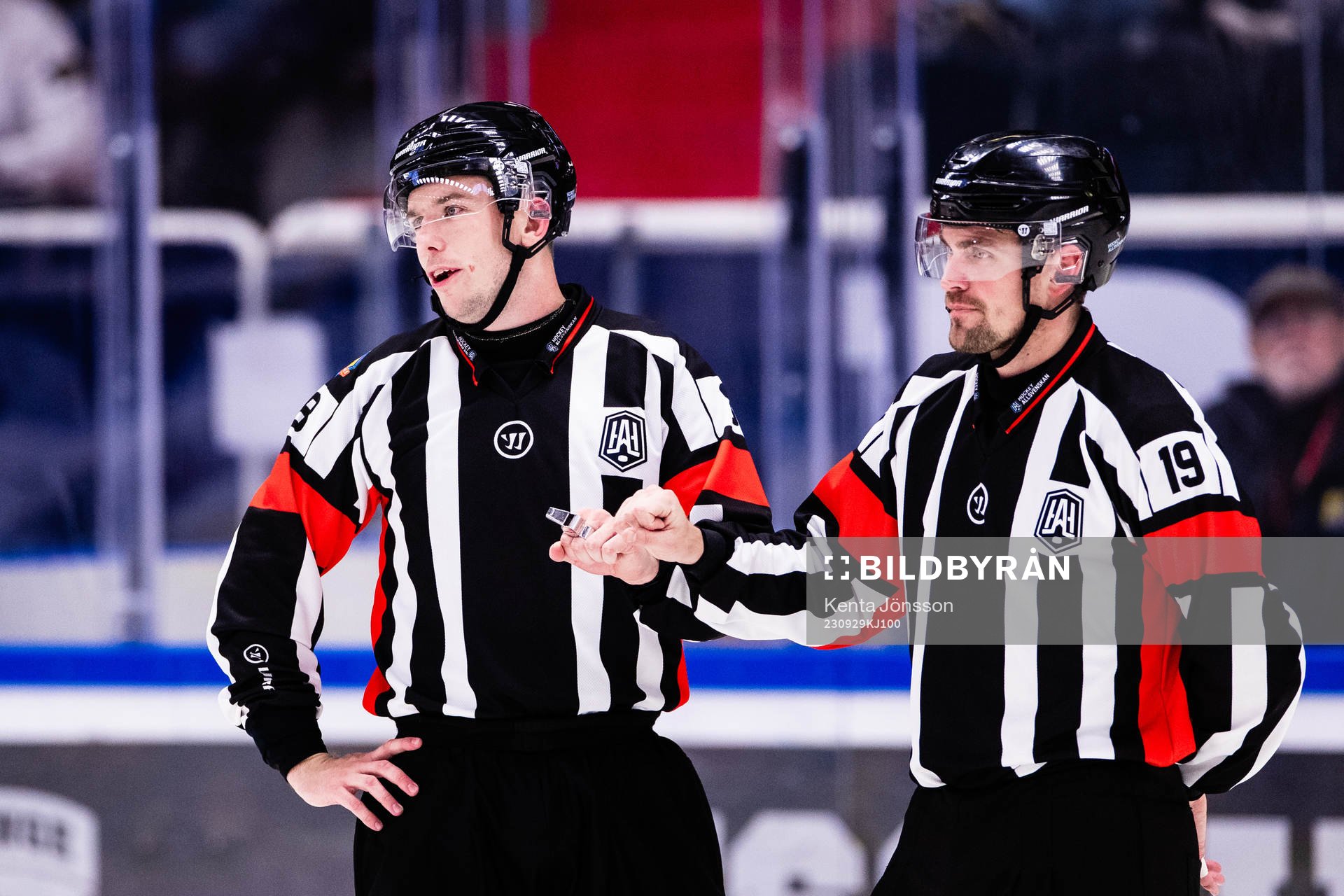 Domarna Oscar Niklasson och David Laksola