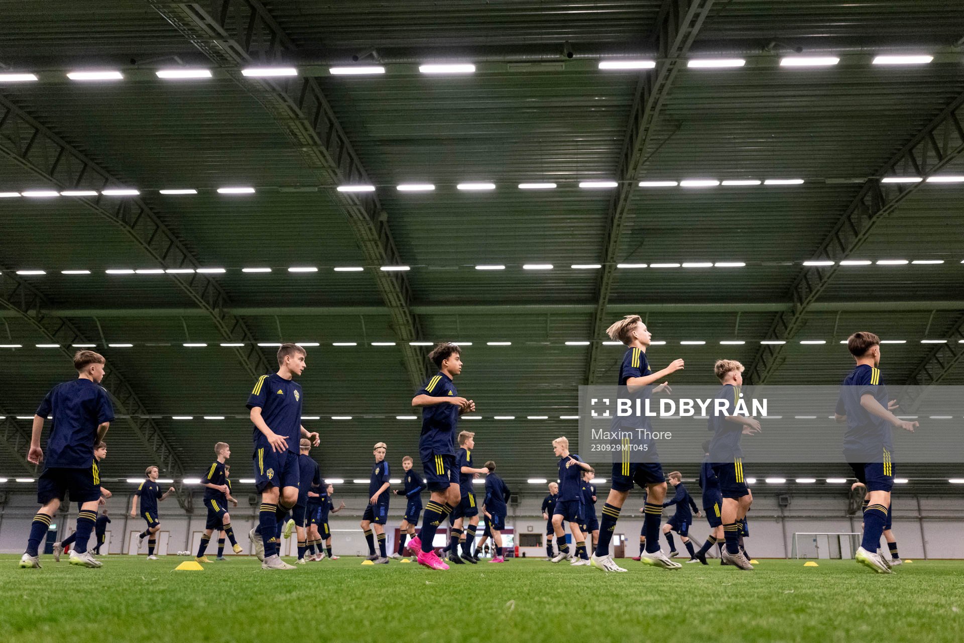 Spelarna under en träning med det svenska P15 future team landslaget i fotboll den 29 september 2023 i Stockholm. 