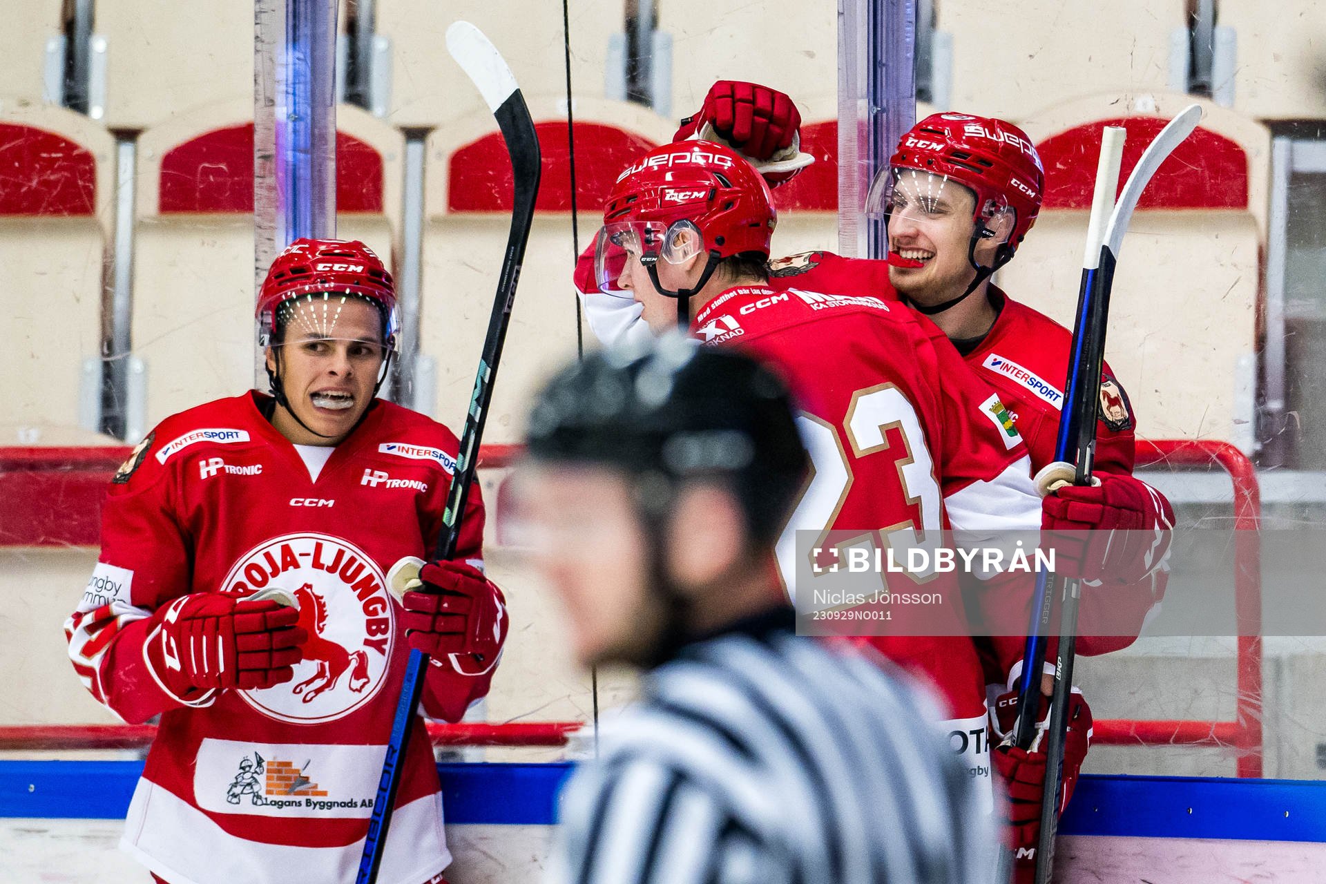 Troja/Ljungbys Emil Ekholm jublar med lagkamrater