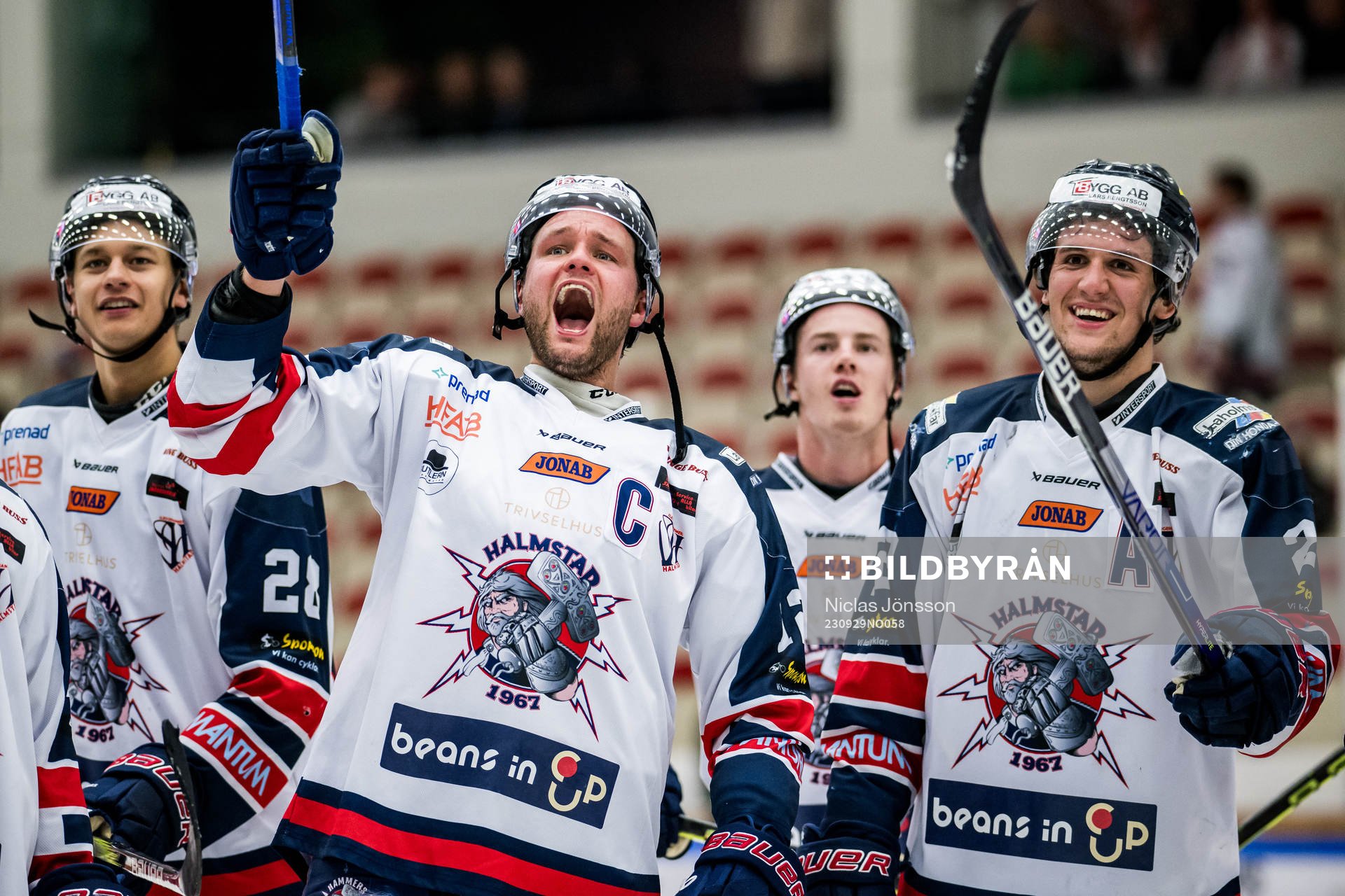 Halmstads Robin Dahse och Victor Gagic jublar