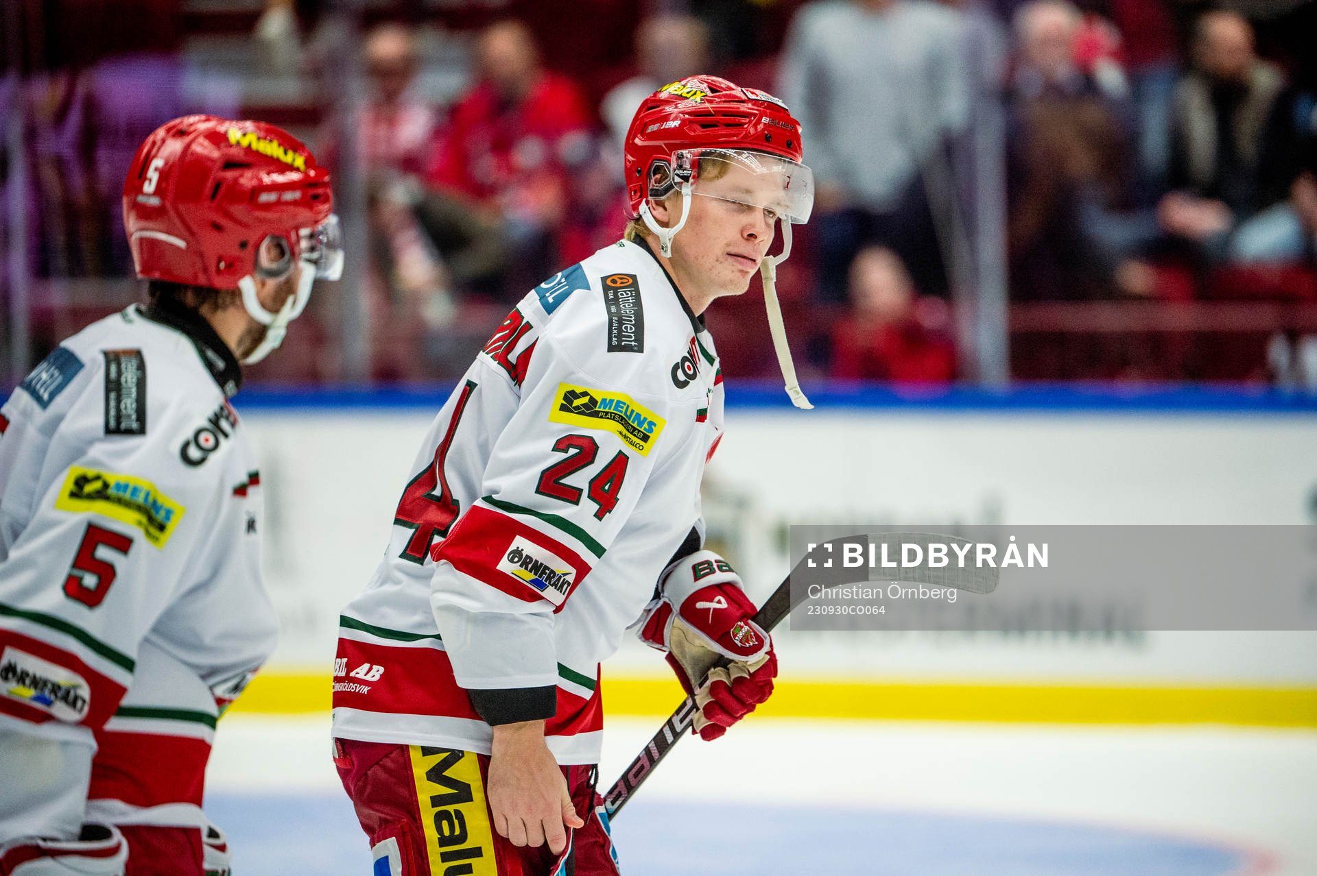 MoDos Erik Walli Walterholm jublar med lagkamraterna