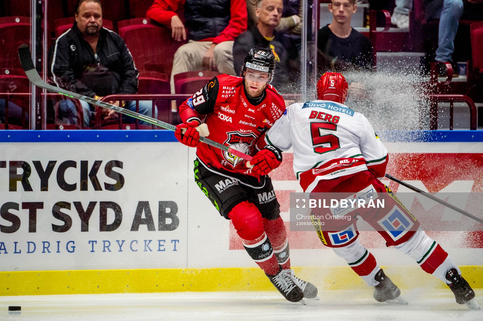 Malmö Redhawks Kim Rosdahl mot MoDos August Berg