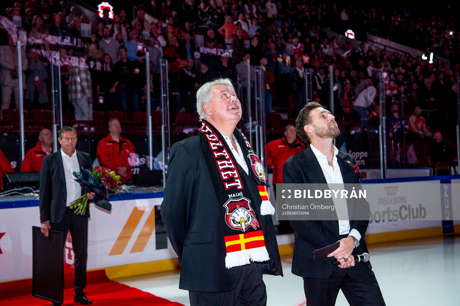 Percy Nilsson hyllas innan ishockeymatchen i SHL mellan