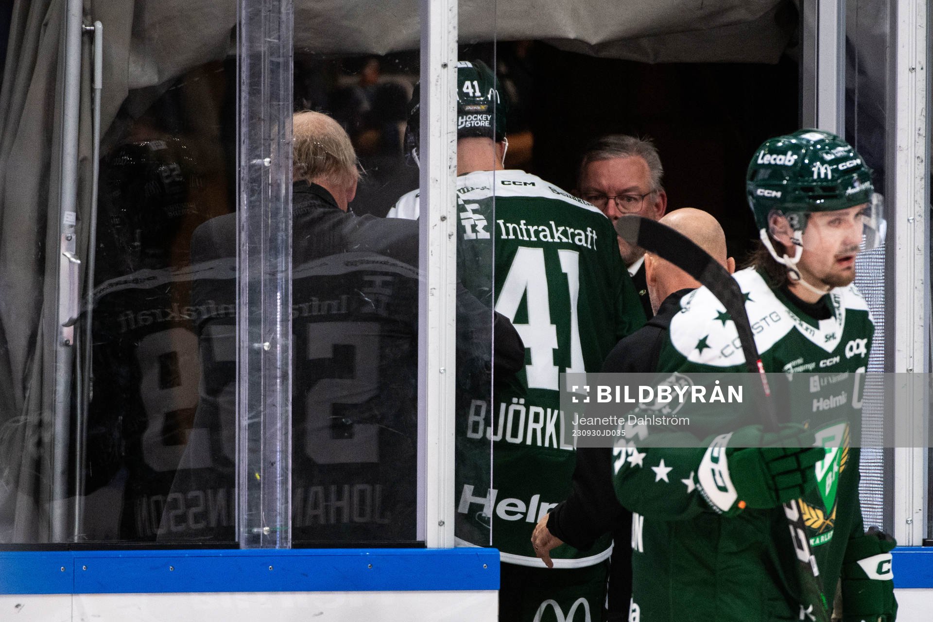 Färjestads Henrik Björklund lämnar isen