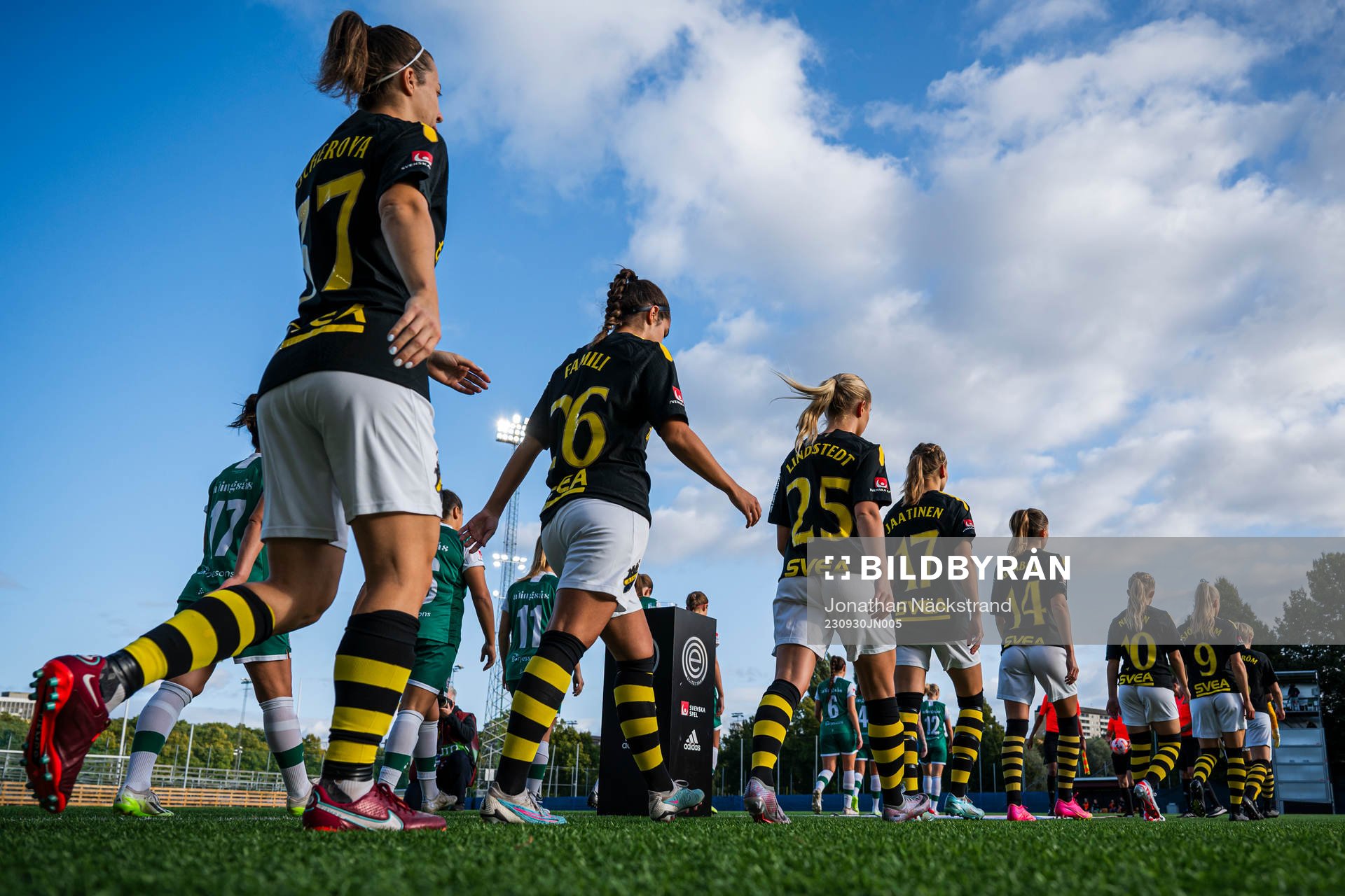 AIKs och Alingsås spelare