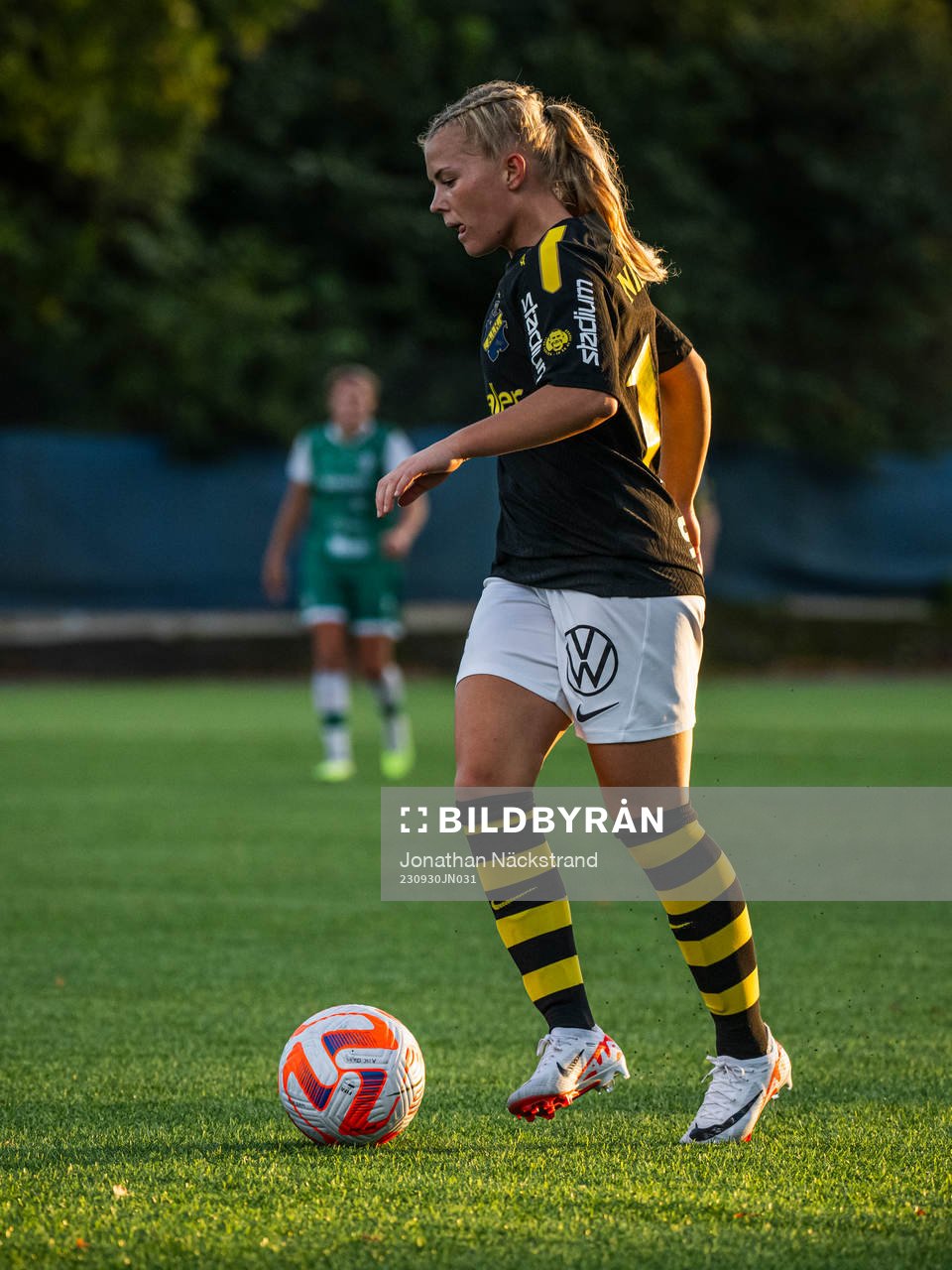 AIKs Matilda Nildén under fotbollsmatchen i Elitettan mellan AIK och Alingsås den 30 september 2023 i Stockholm. 