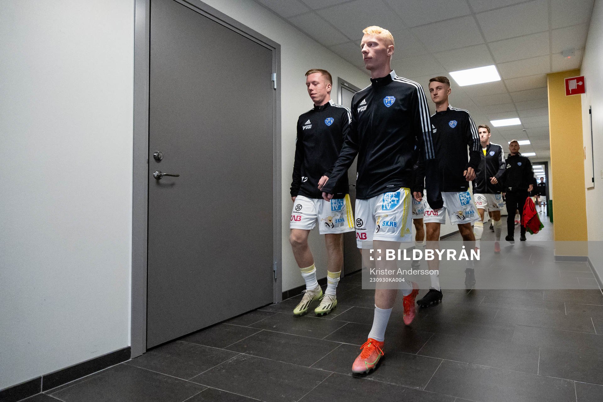 Falkenbergs spelare på väg in till uppvärmningen